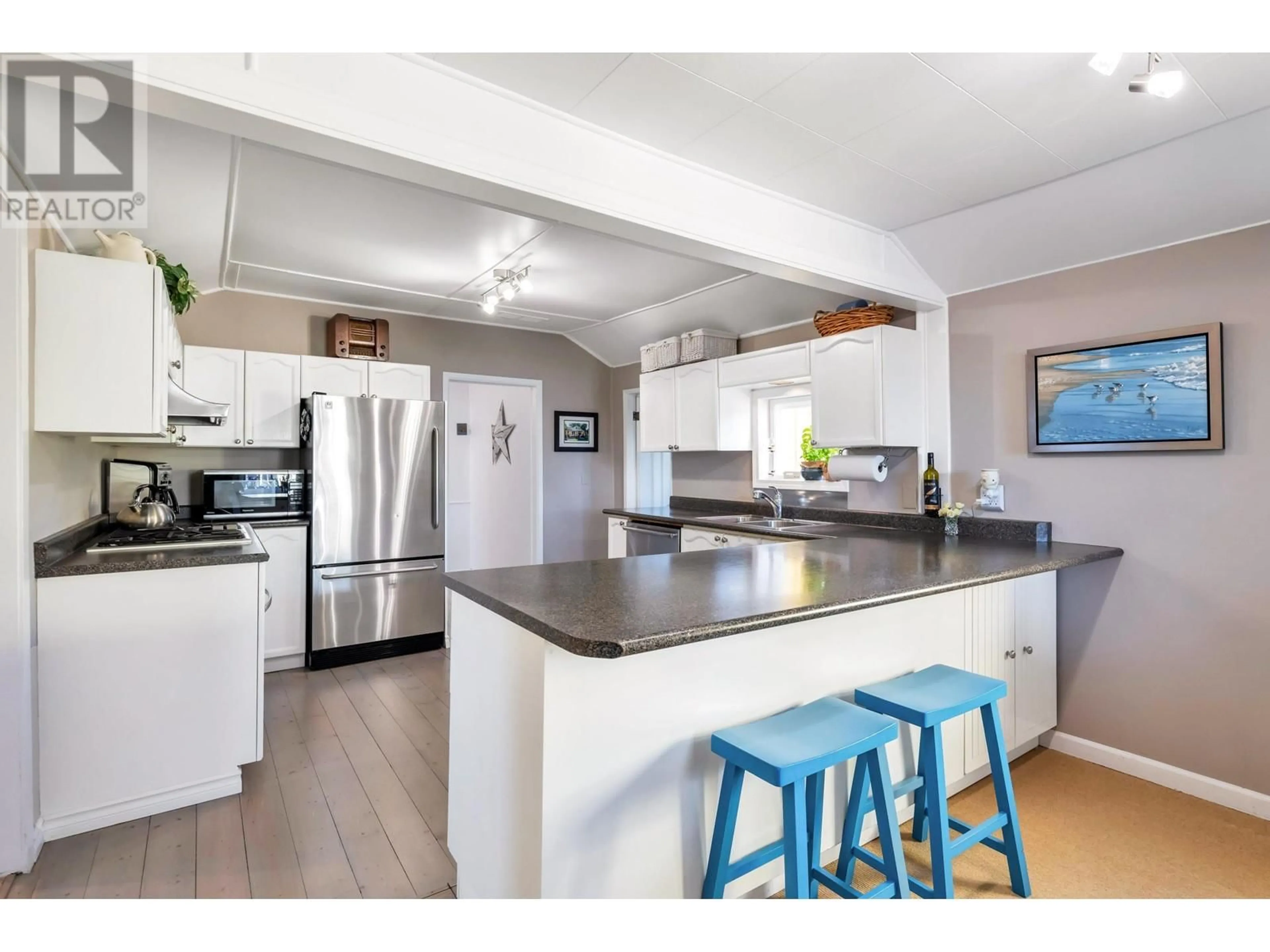 Open concept kitchen, unknown for 165 66A STREET, Delta British Columbia V4L1M6