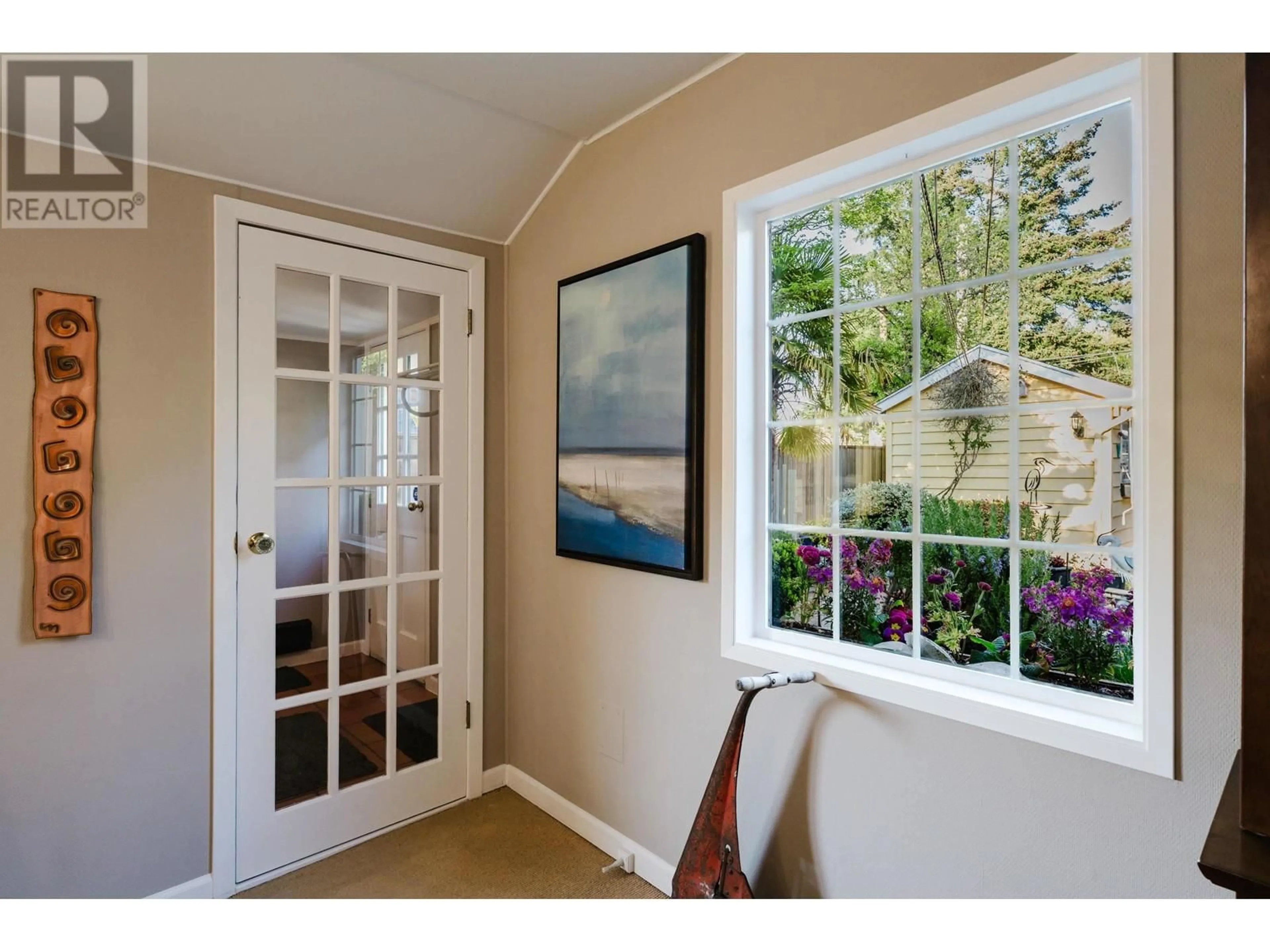 Indoor entryway for 165 66A STREET, Delta British Columbia V4L1M6