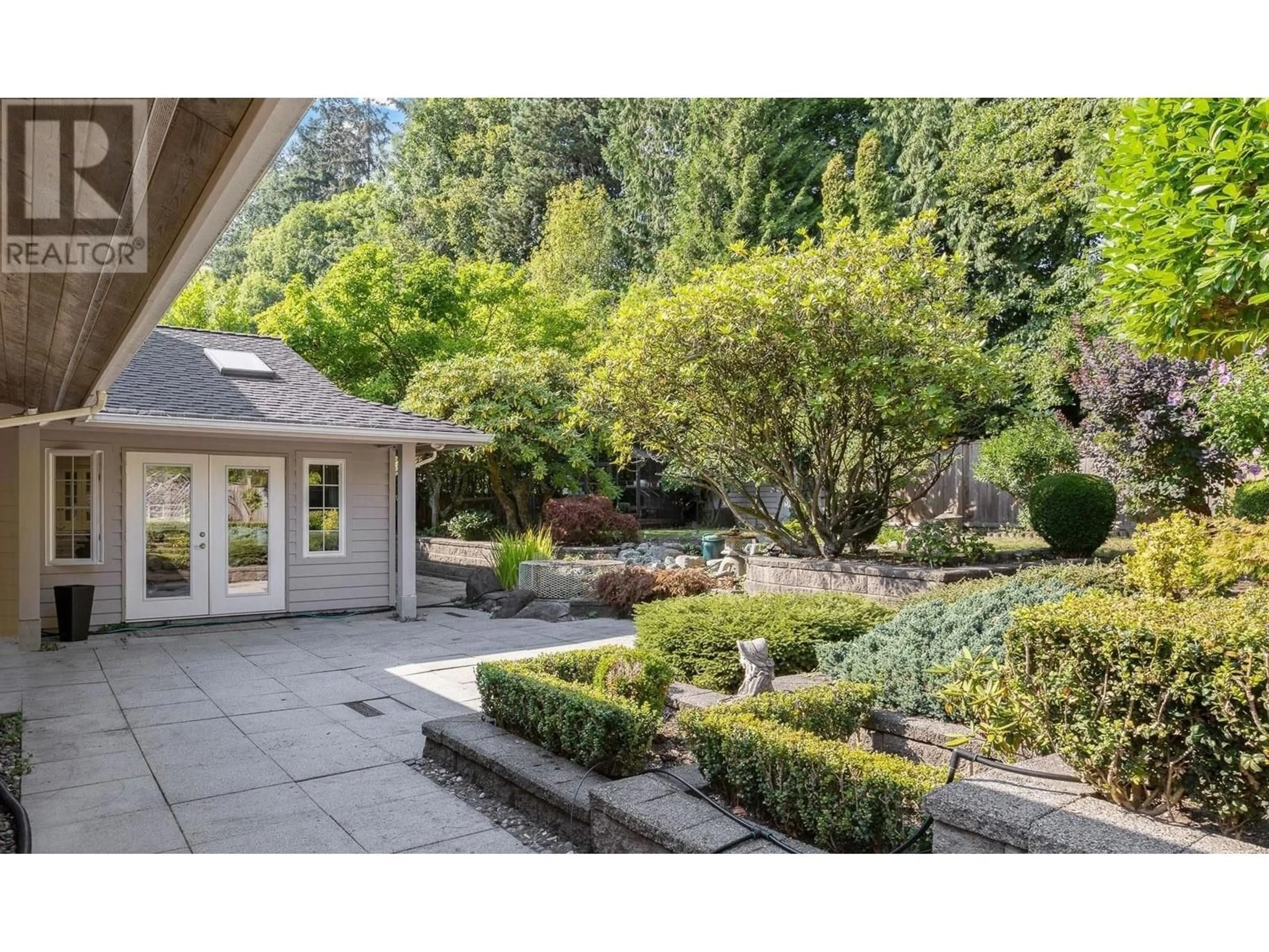 Patio, street for 539 NEWCROFT PLACE, West Vancouver British Columbia V7T1W9