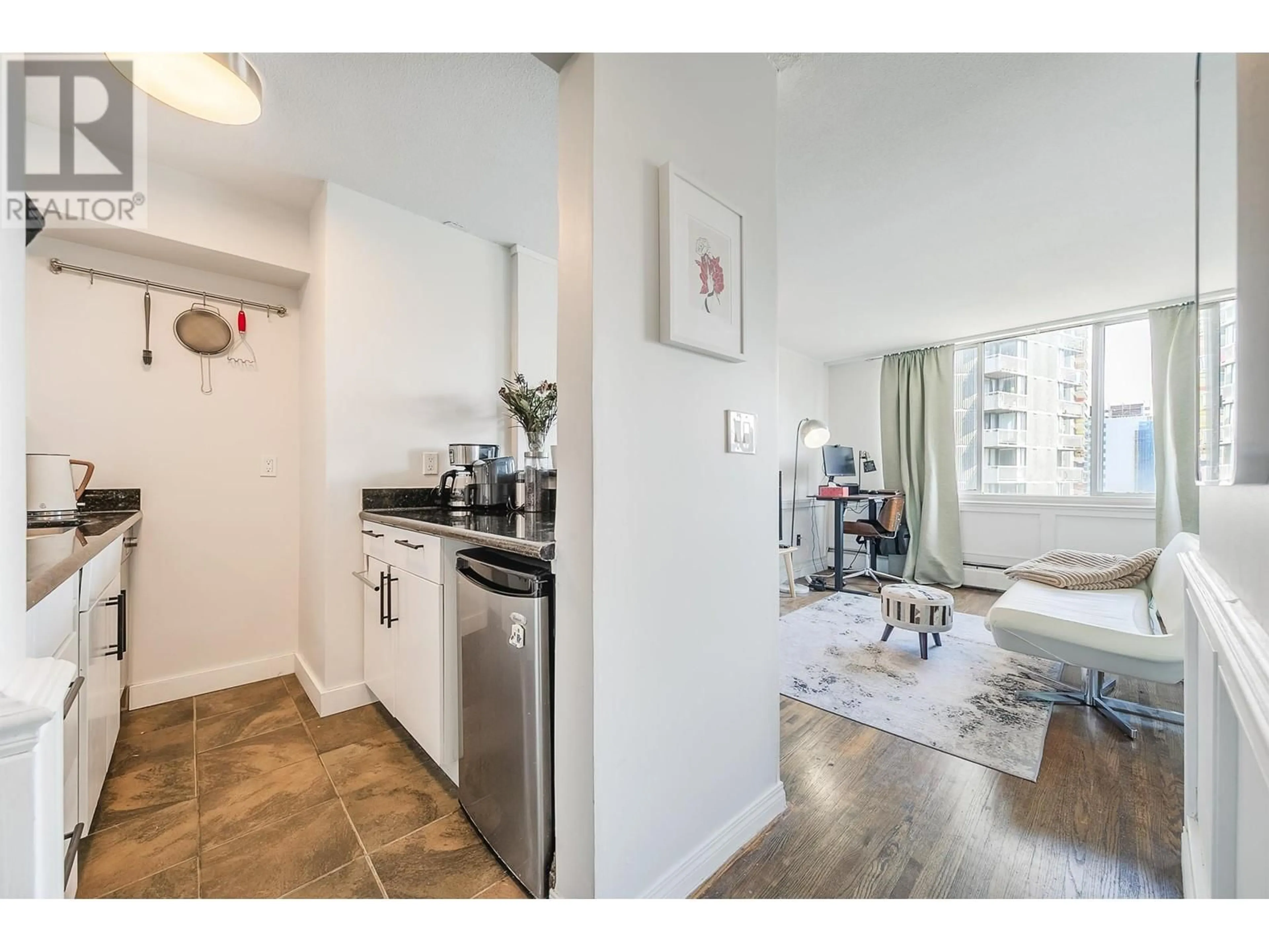 Standard kitchen, unknown for 804 - 1250 BURNABY STREET, Vancouver British Columbia V6E1P5