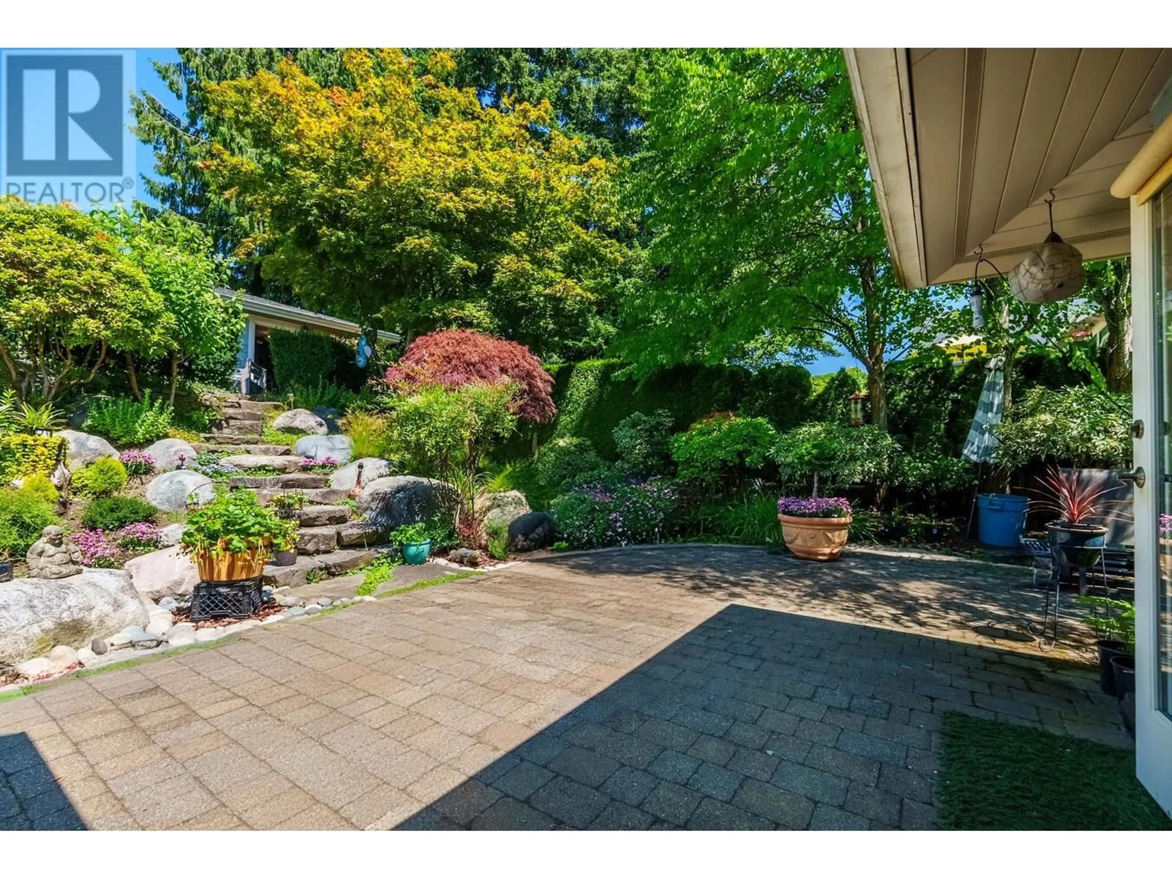 Patio, street for 628 7TH STREET, North Vancouver British Columbia V7L1S4