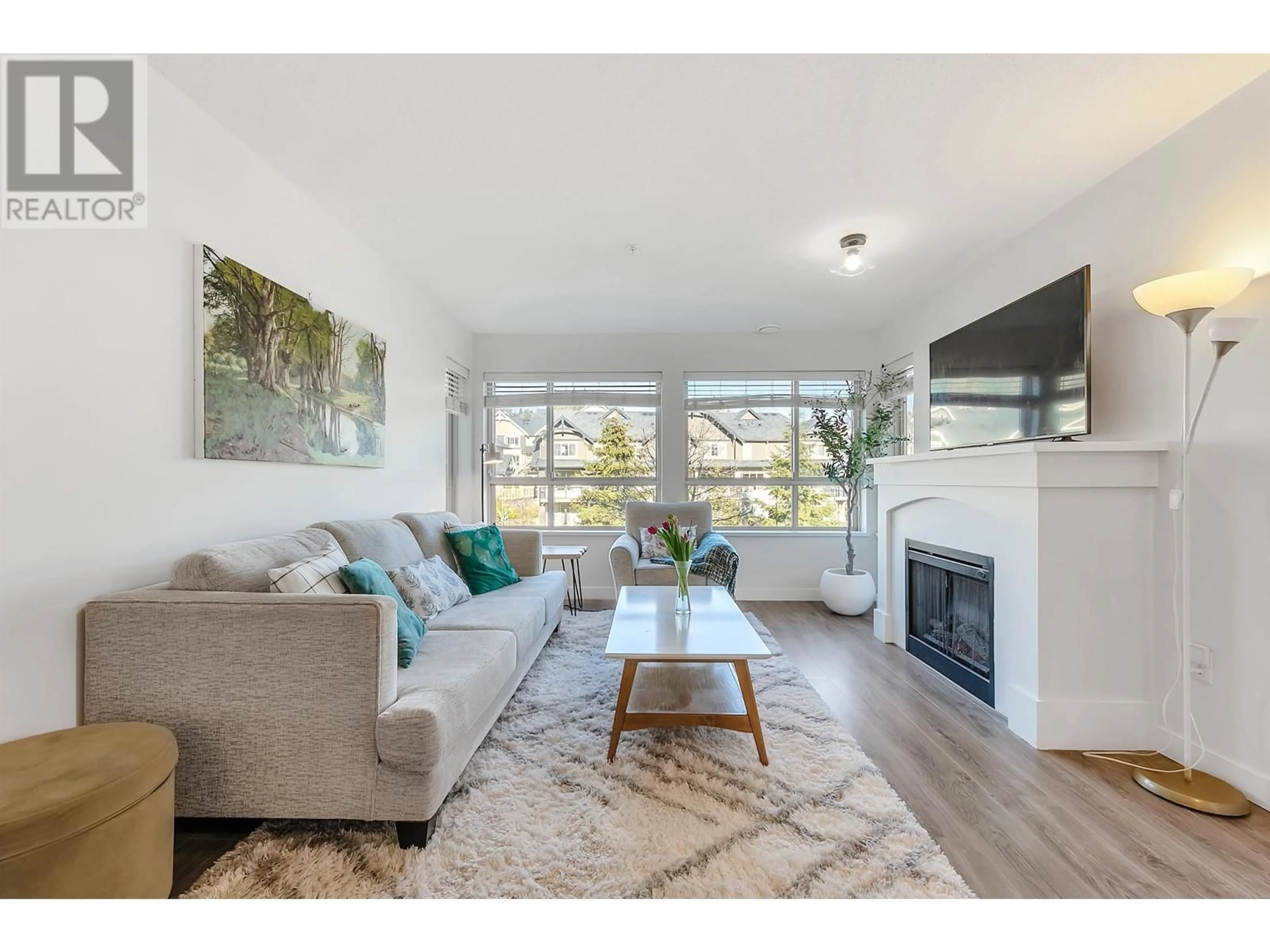 Living room with furniture, wood/laminate floor for 401 - 3132 DAYANEE SPRINGS BOULEVARD, Coquitlam British Columbia V3E0B5