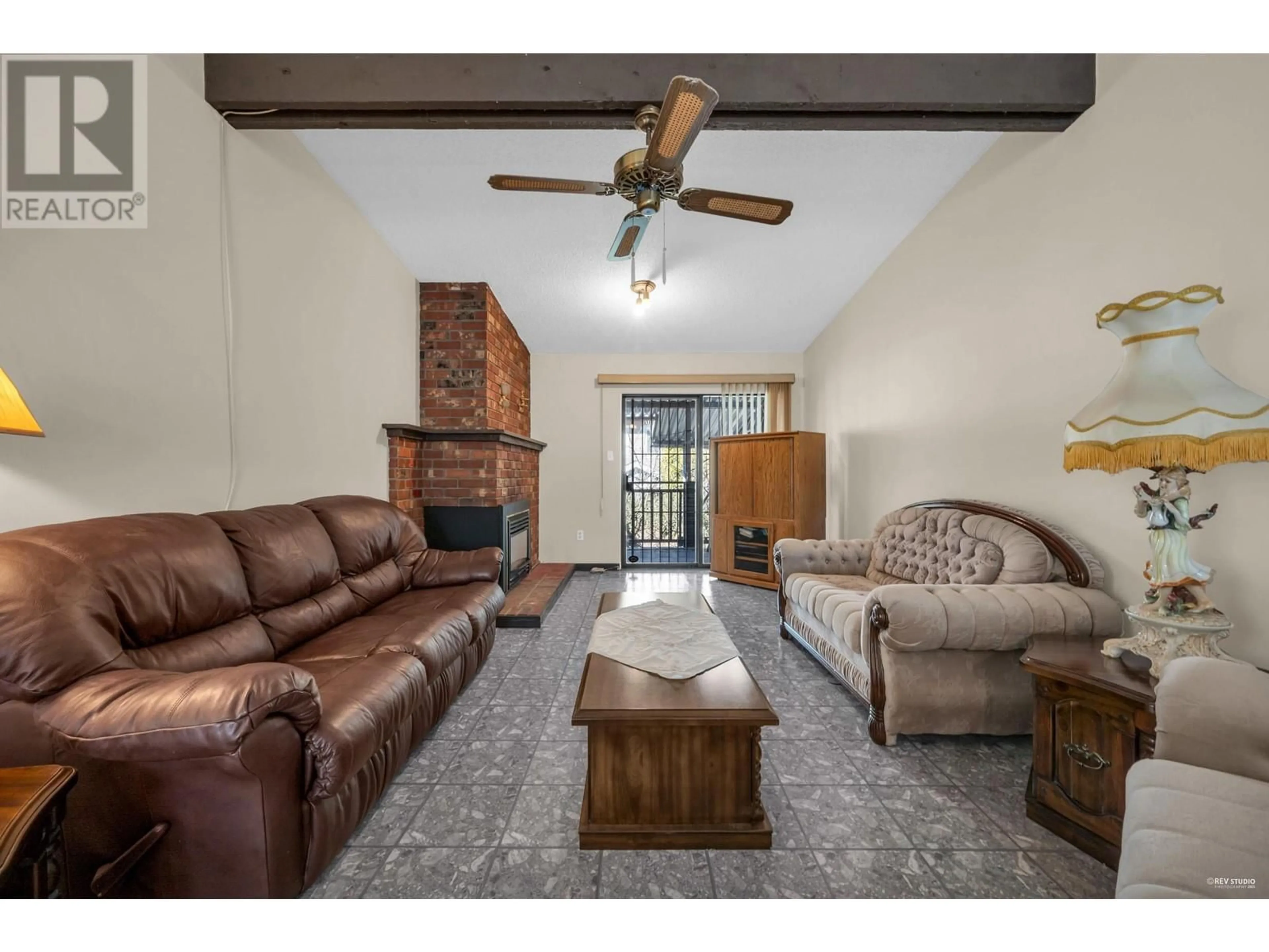 Living room with furniture, unknown for 567 CLARE AVENUE, Burnaby British Columbia V5B4L3