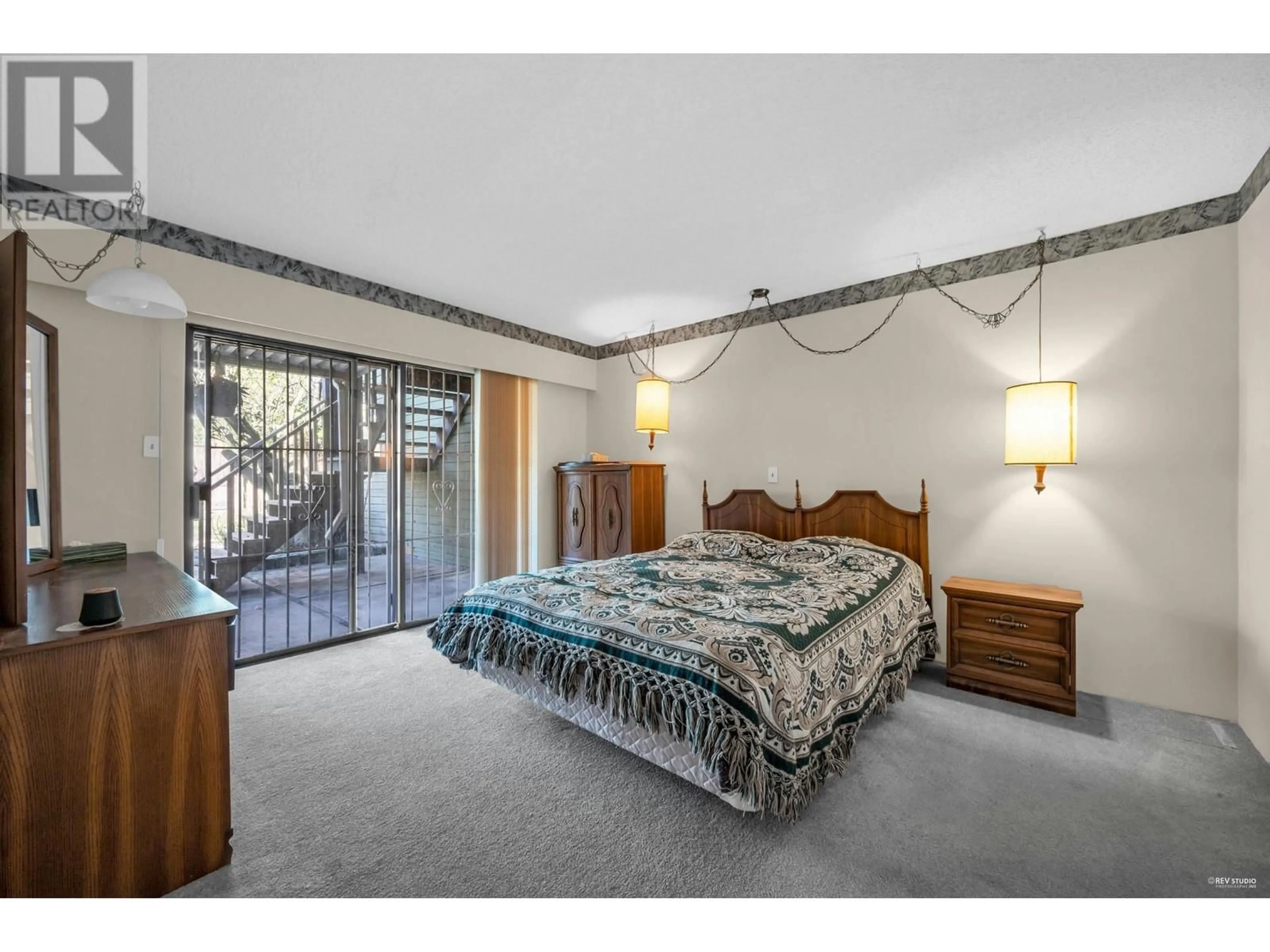 Bedroom with bed, carpet floor for 567 CLARE AVENUE, Burnaby British Columbia V5B4L3