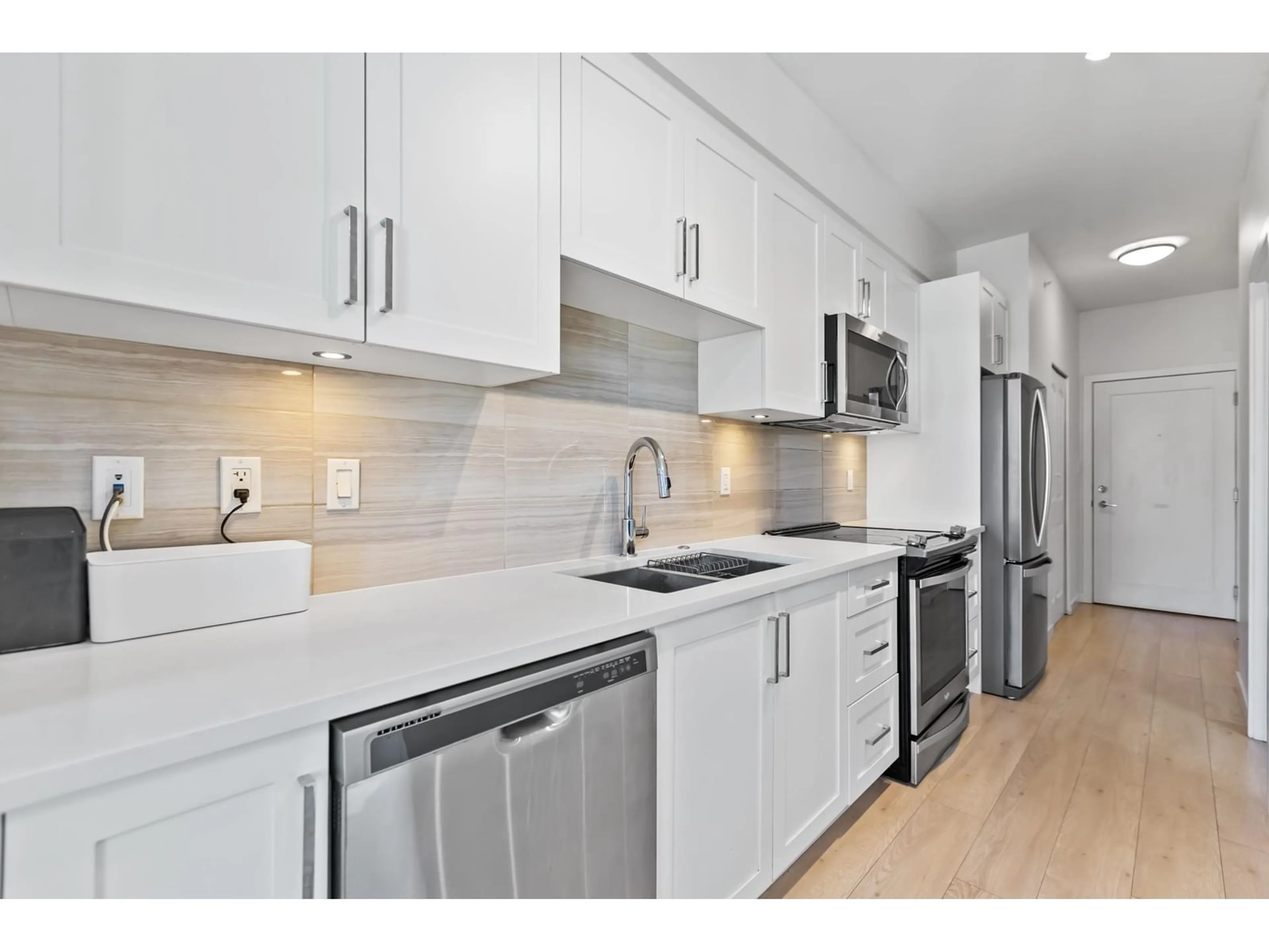 Standard kitchen, unknown for D404 - 20211 66, Langley British Columbia V2Y0L4