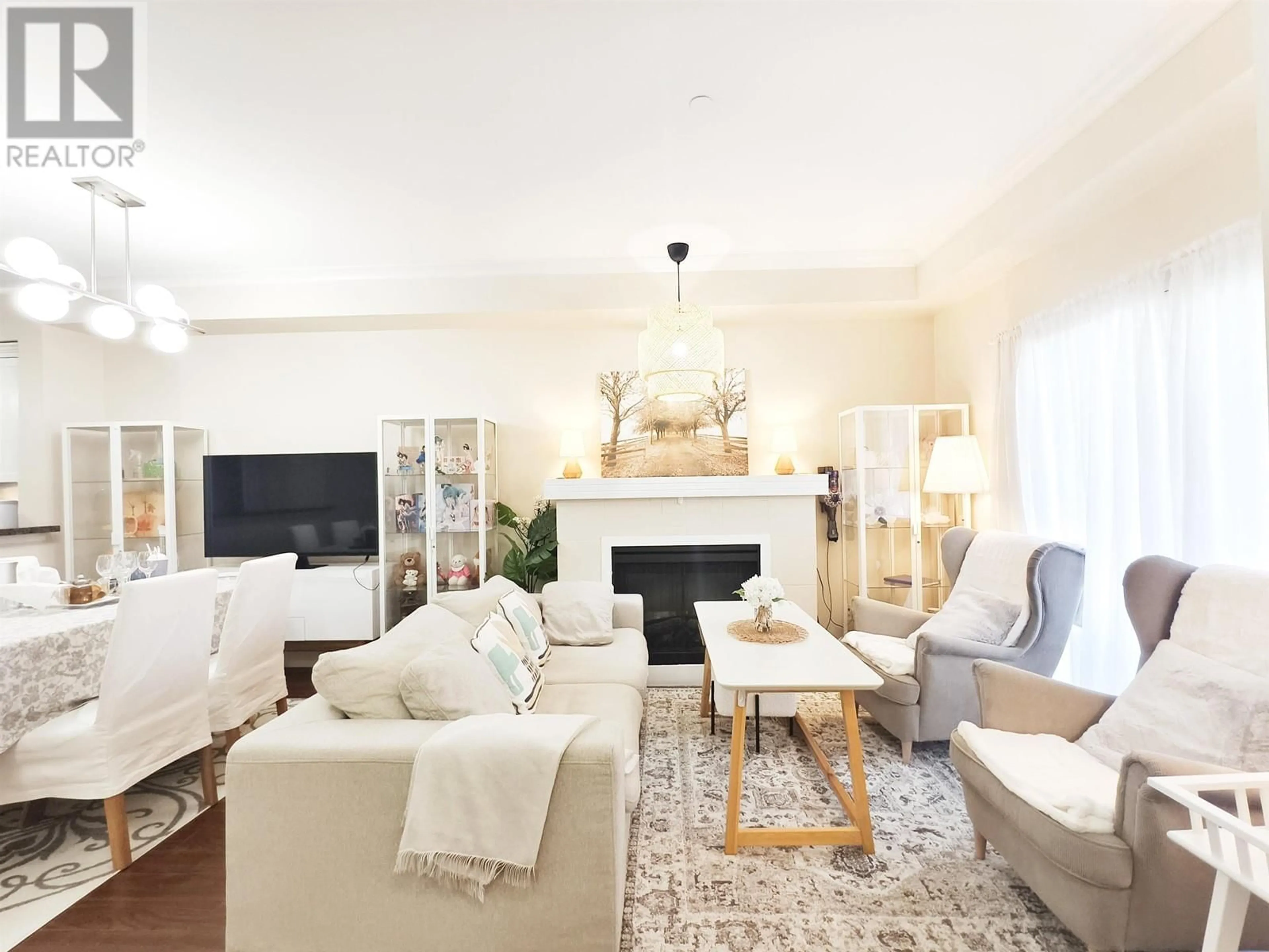 Living room with furniture, unknown for 58 - 7388 MACPHERSON AVENUE, Burnaby British Columbia V5J0A1
