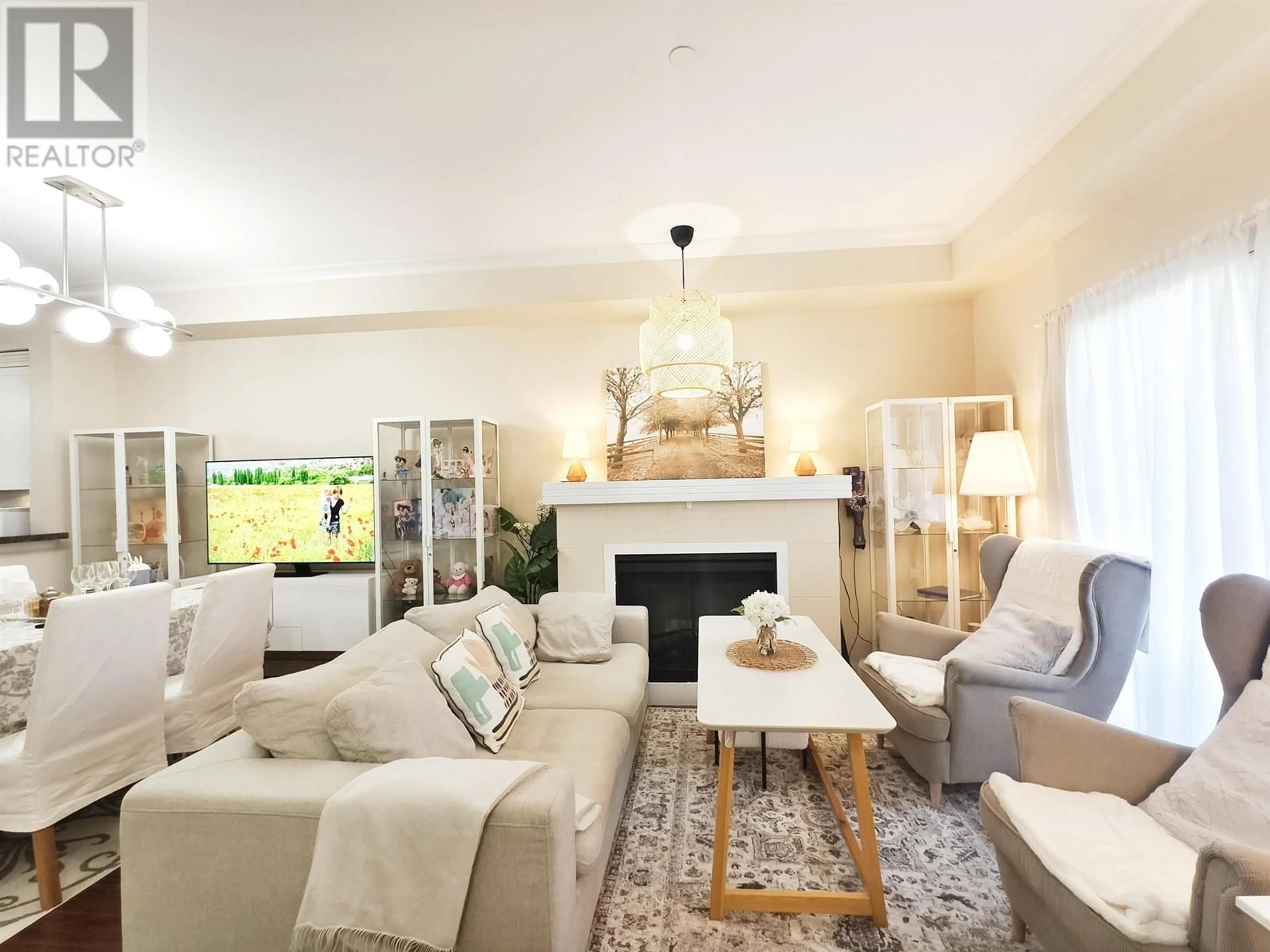 Living room with furniture, unknown for 58 - 7388 MACPHERSON AVENUE, Burnaby British Columbia V5J0A1