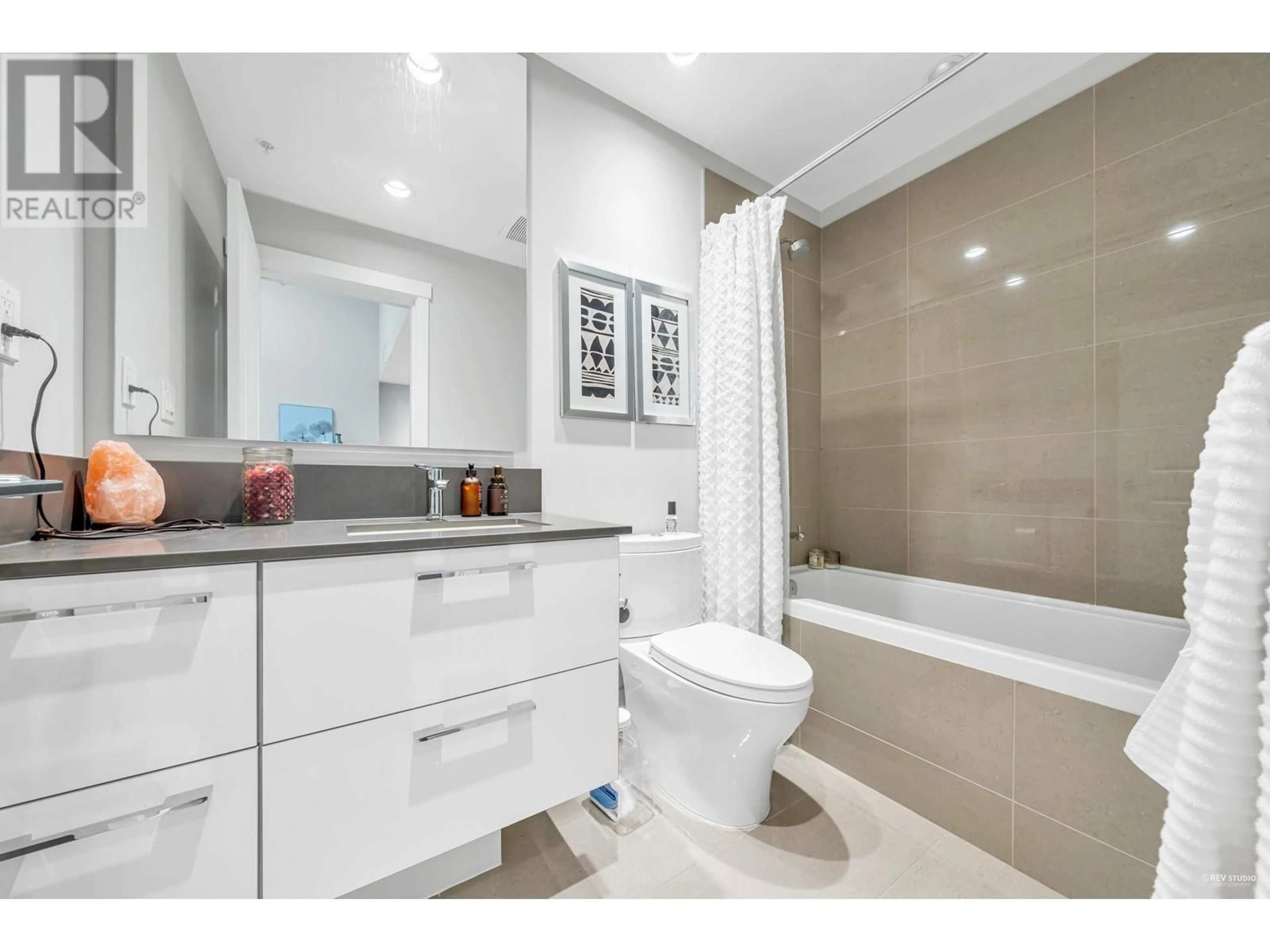 Standard bathroom, ceramic/tile floor for 506 - 5687 GRAY AVENUE, Vancouver British Columbia V6S0K7