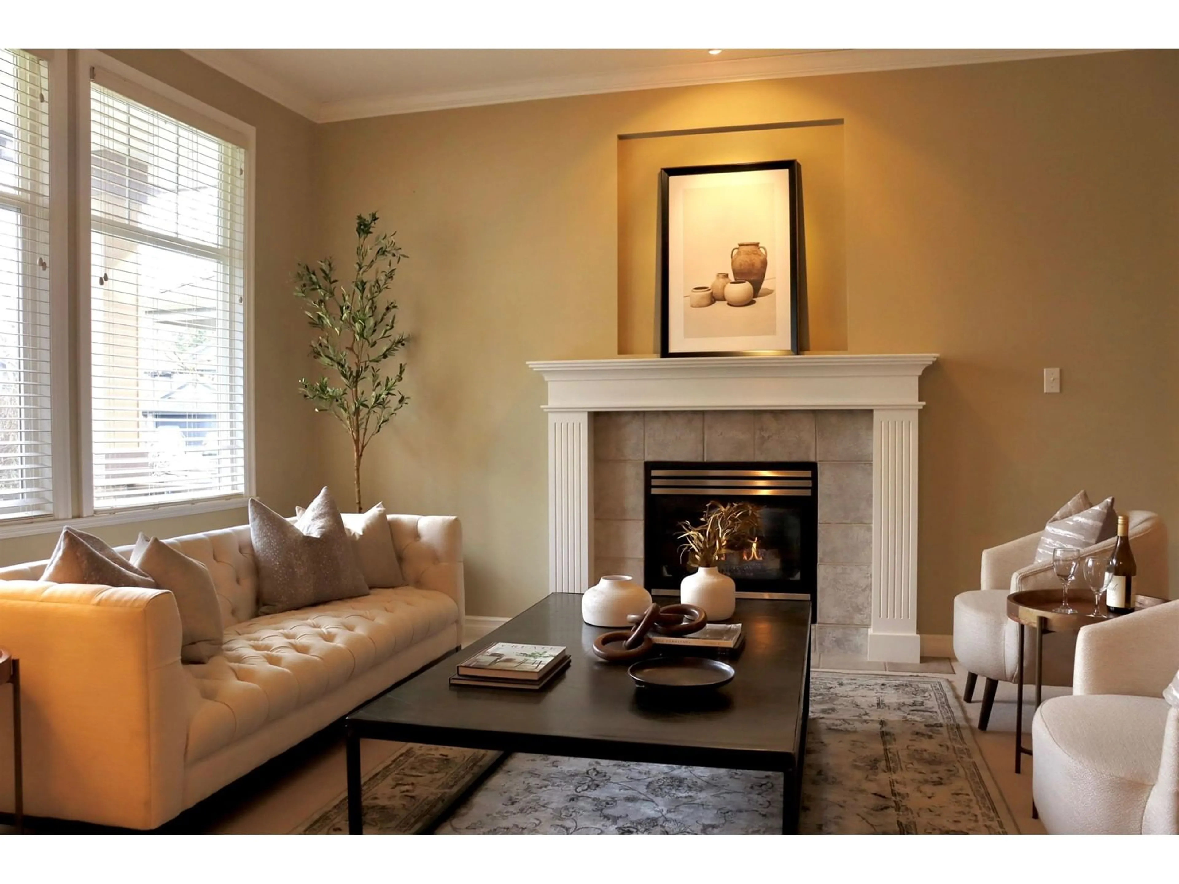 Living room with furniture, unknown for 9091 202B, Langley British Columbia V1M4C1