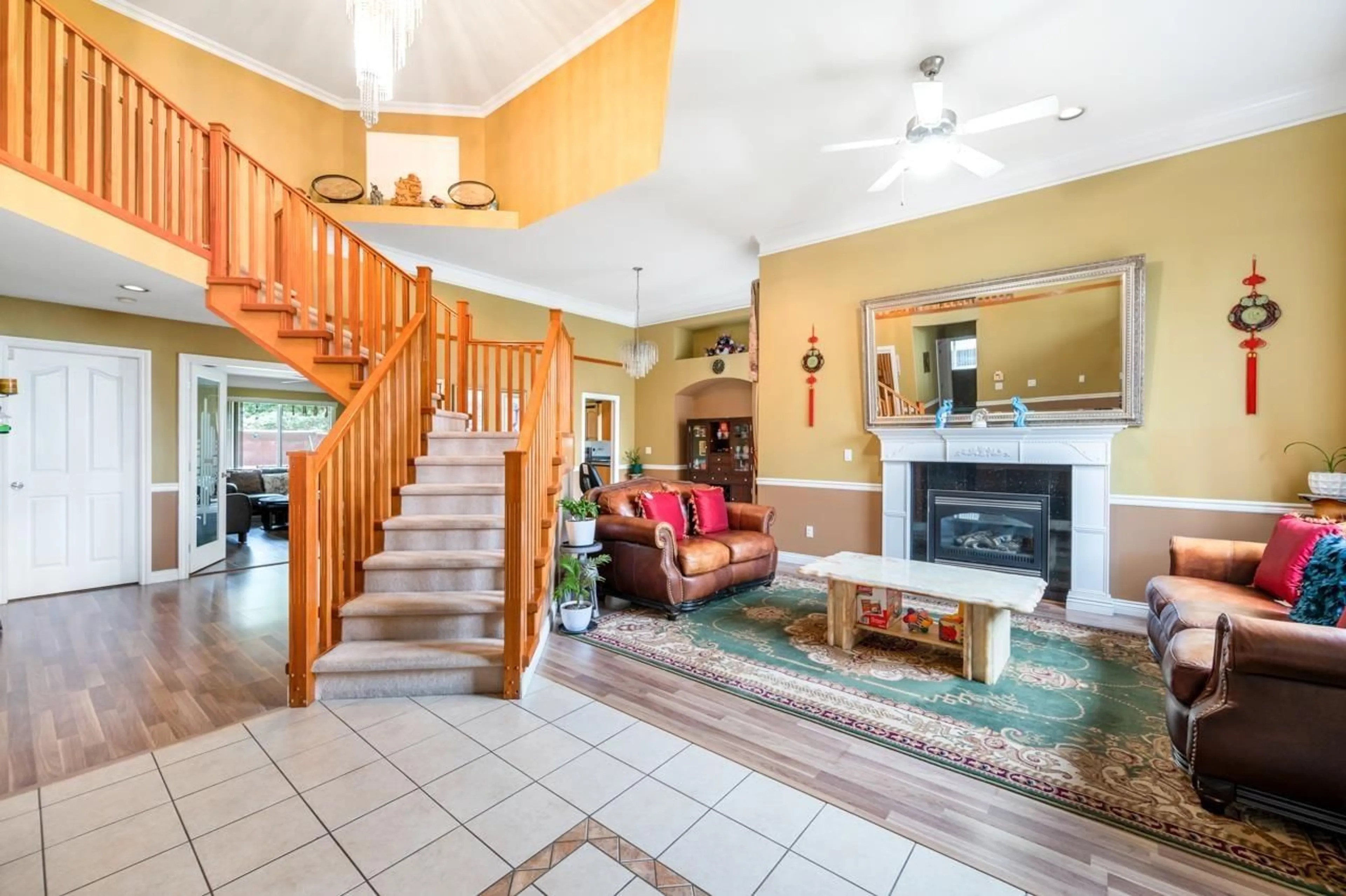 Indoor foyer for 10028 130, Surrey British Columbia V3T5X5