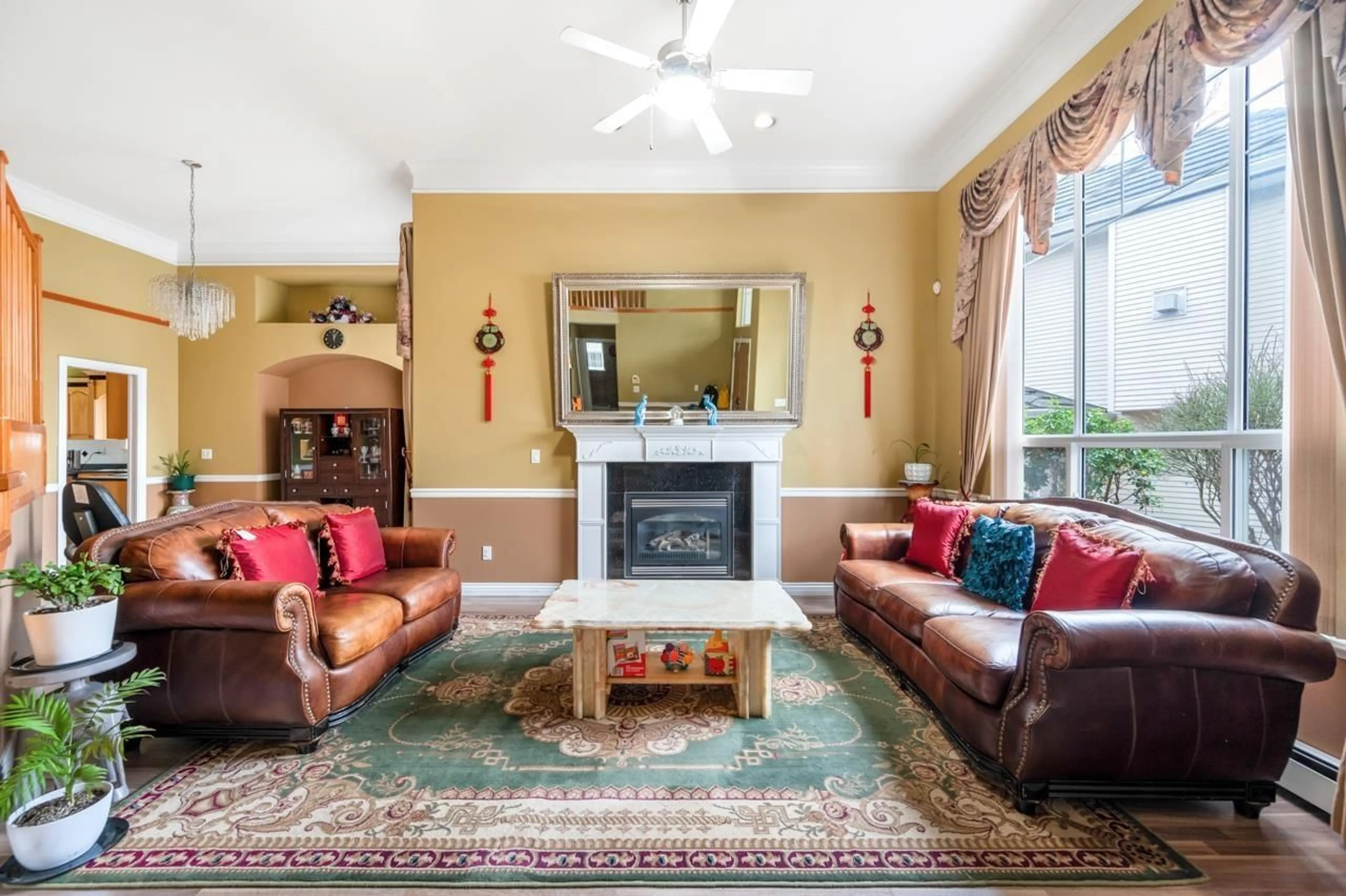 Living room with furniture, unknown for 10028 130, Surrey British Columbia V3T5X5