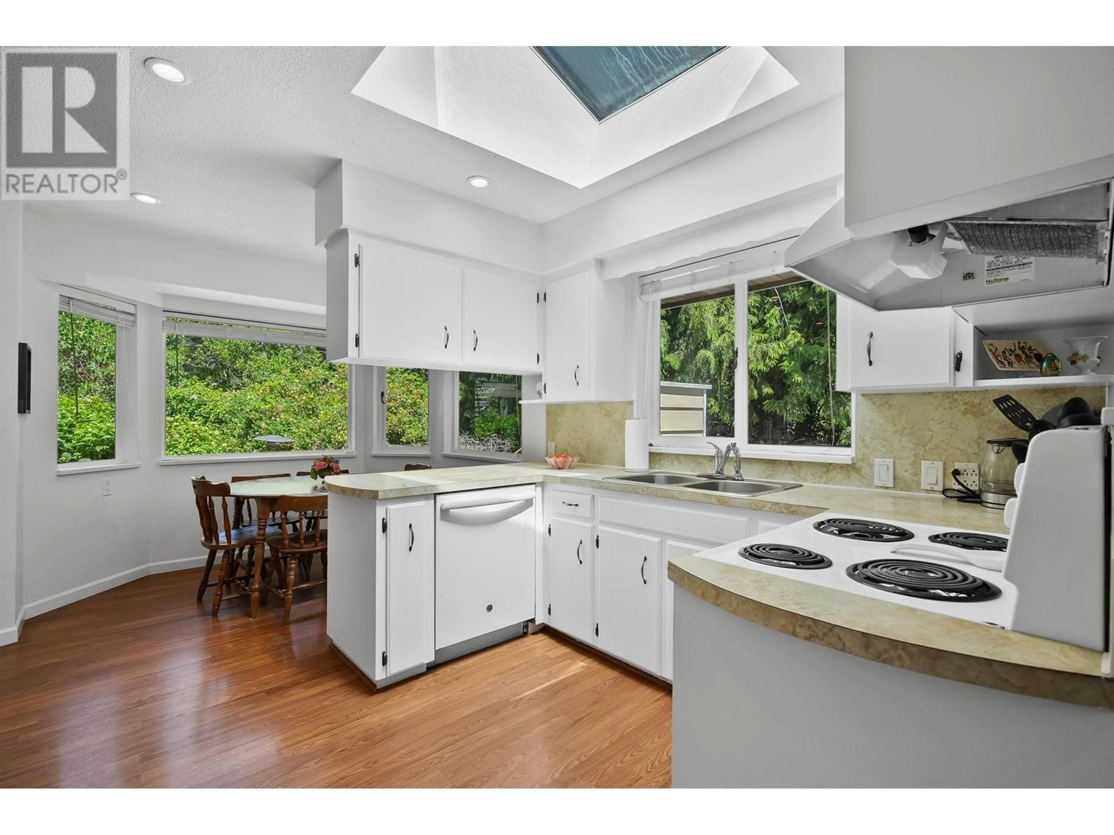 Open concept kitchen, ceramic/tile floor for 5749 CRANLEY DRIVE, West Vancouver British Columbia V7W1S7