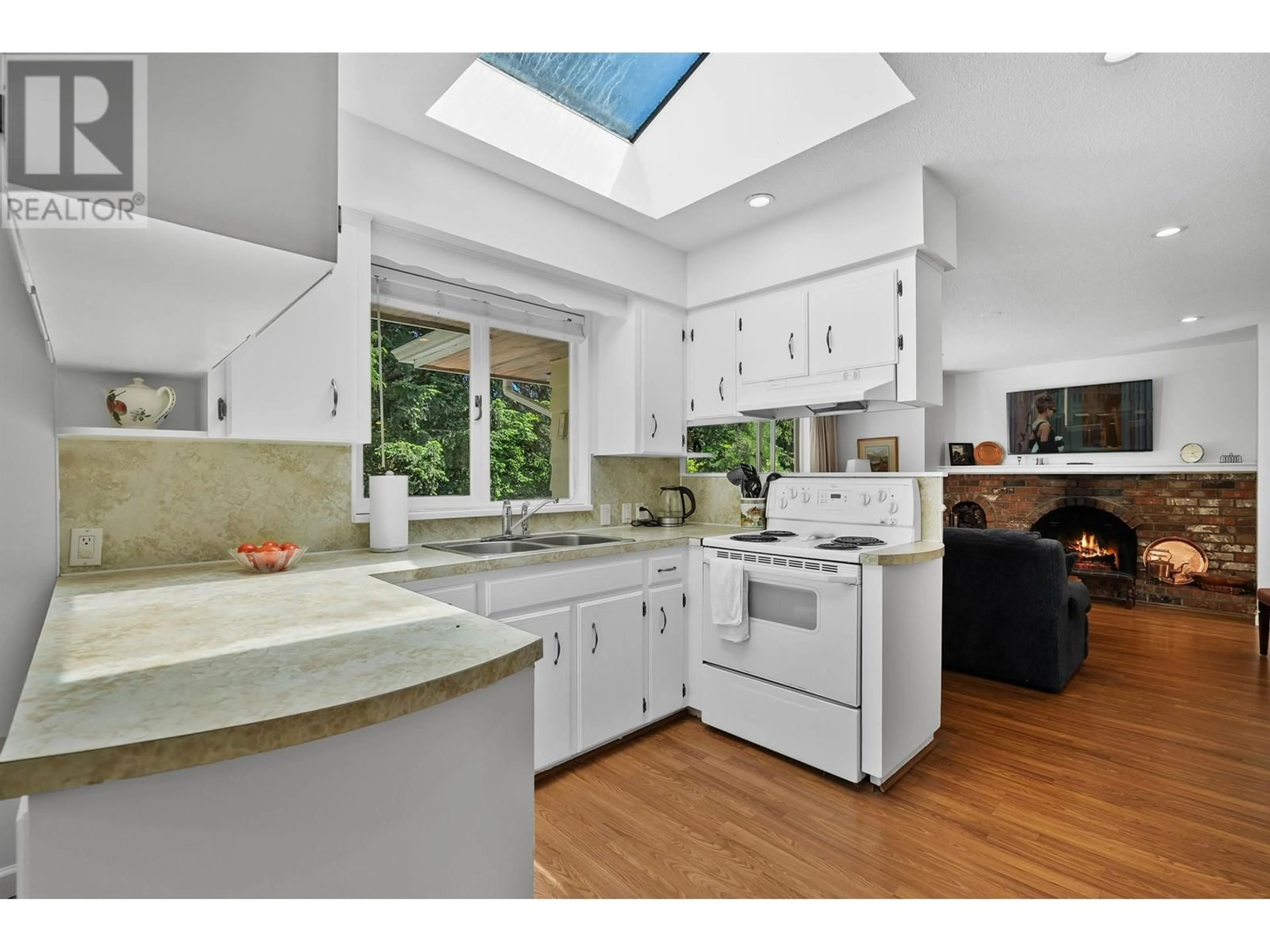 Open concept kitchen, ceramic/tile floor for 5749 CRANLEY DRIVE, West Vancouver British Columbia V7W1S7