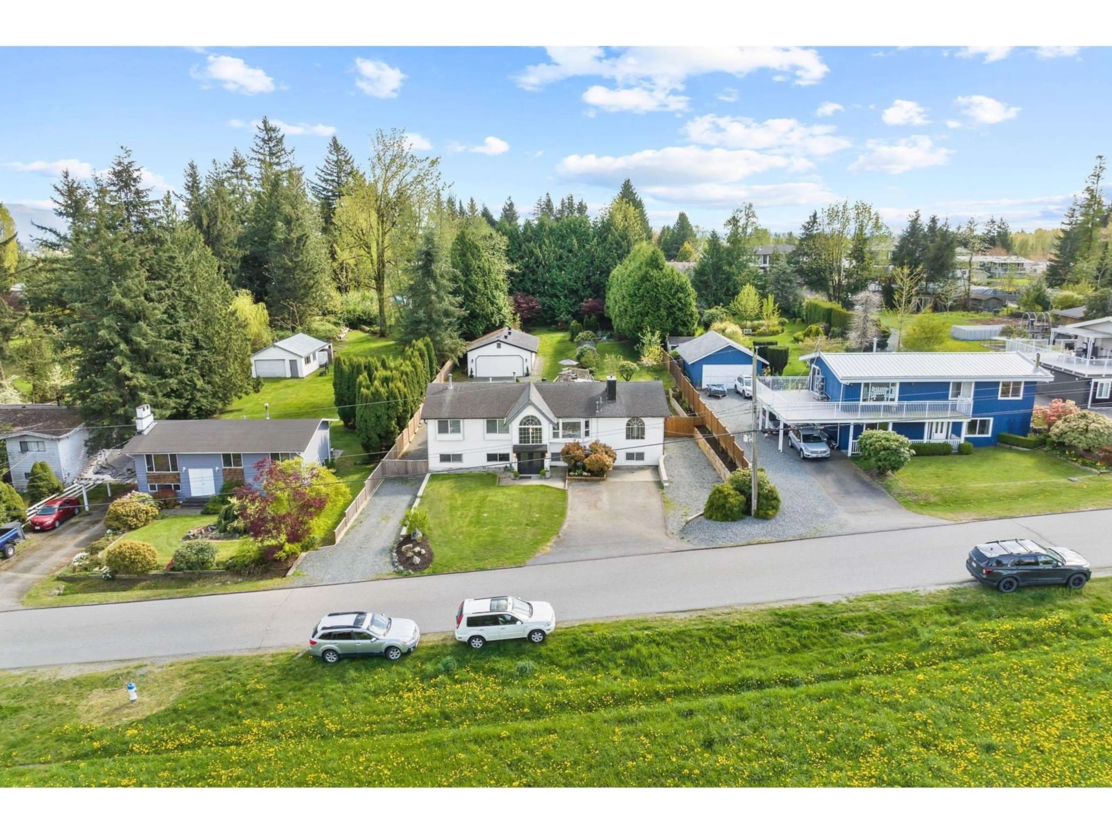 A pic from outside/outdoor area/front of a property/back of a property/a pic from drone, street for 29390 DUNCAN, Abbotsford British Columbia V4X1J5