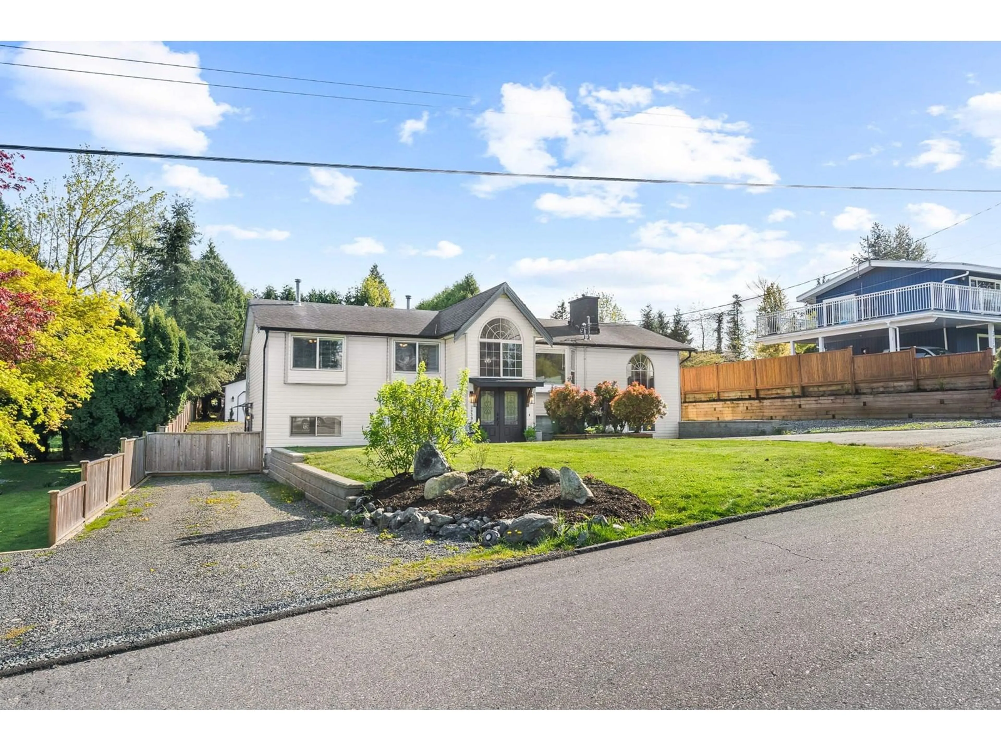 A pic from outside/outdoor area/front of a property/back of a property/a pic from drone, street for 29390 DUNCAN, Abbotsford British Columbia V4X1J5