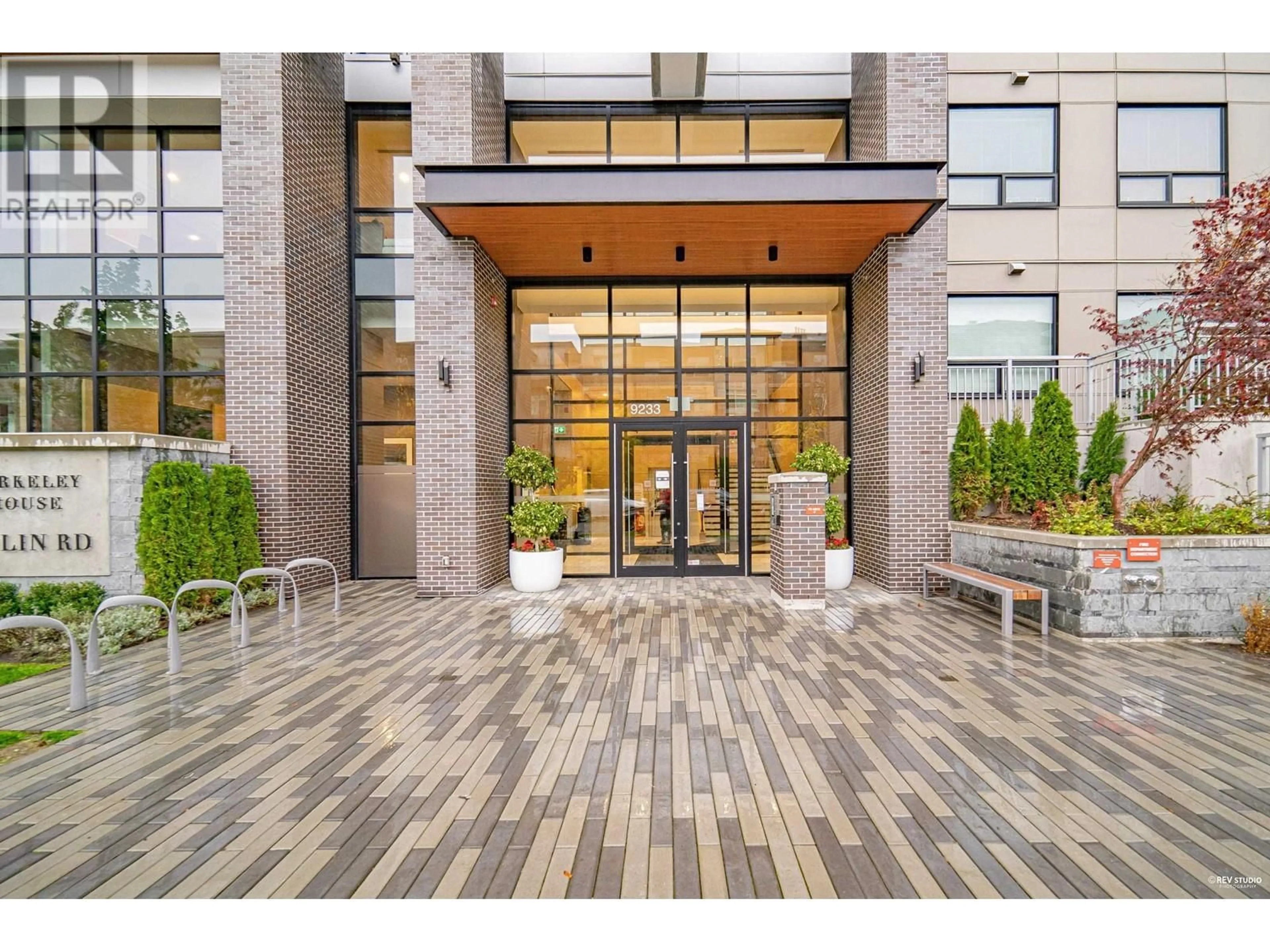 Indoor foyer for 411 - 9233 ODLIN ROAD, Richmond British Columbia V6X0V4
