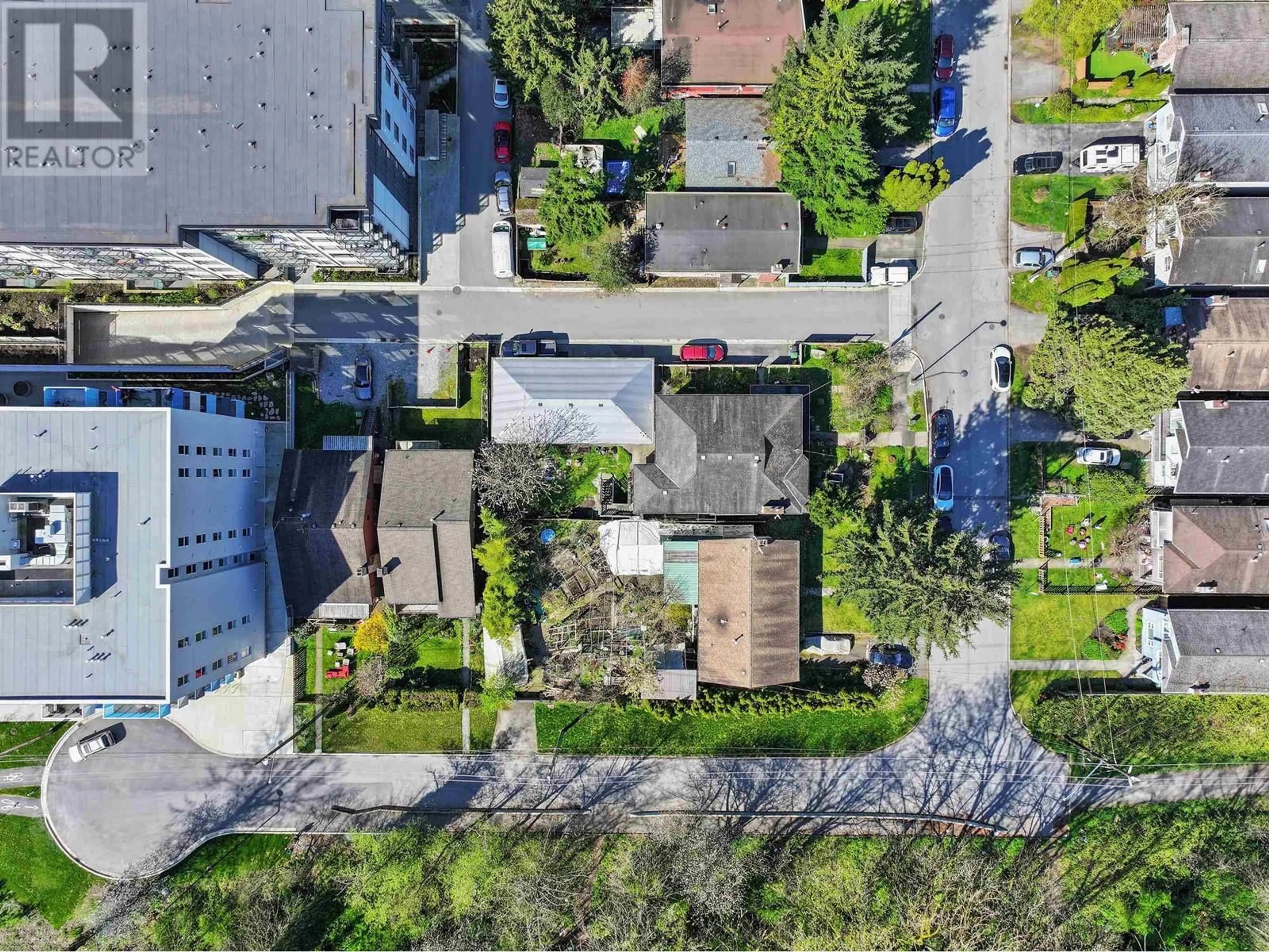 A pic from outside/outdoor area/front of a property/back of a property/a pic from drone, street for 1583 BOND STREET, North Vancouver British Columbia V7J1E8