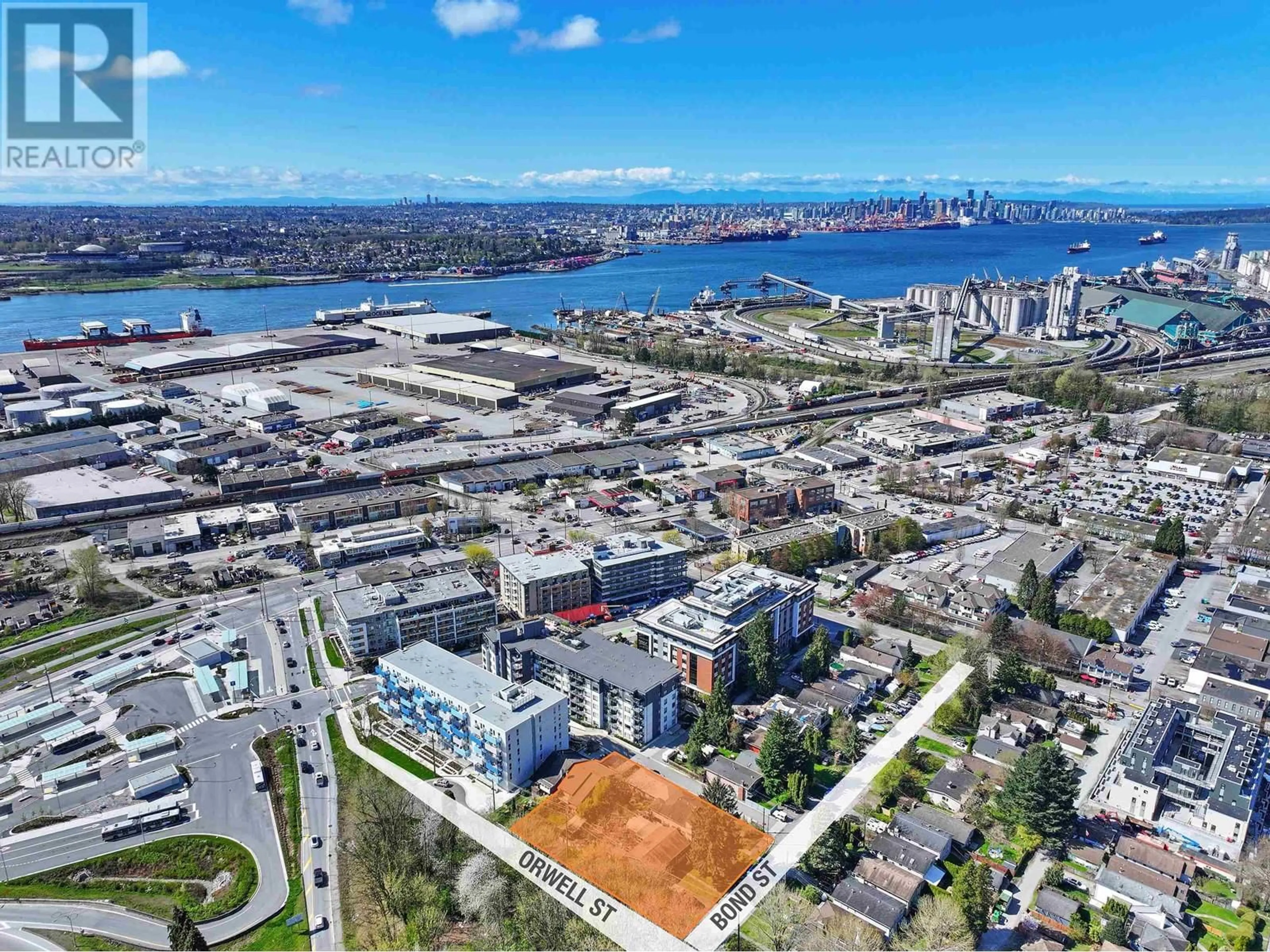 A pic from outside/outdoor area/front of a property/back of a property/a pic from drone, city buildings view from balcony for 1583 BOND STREET, North Vancouver British Columbia V7J1E8