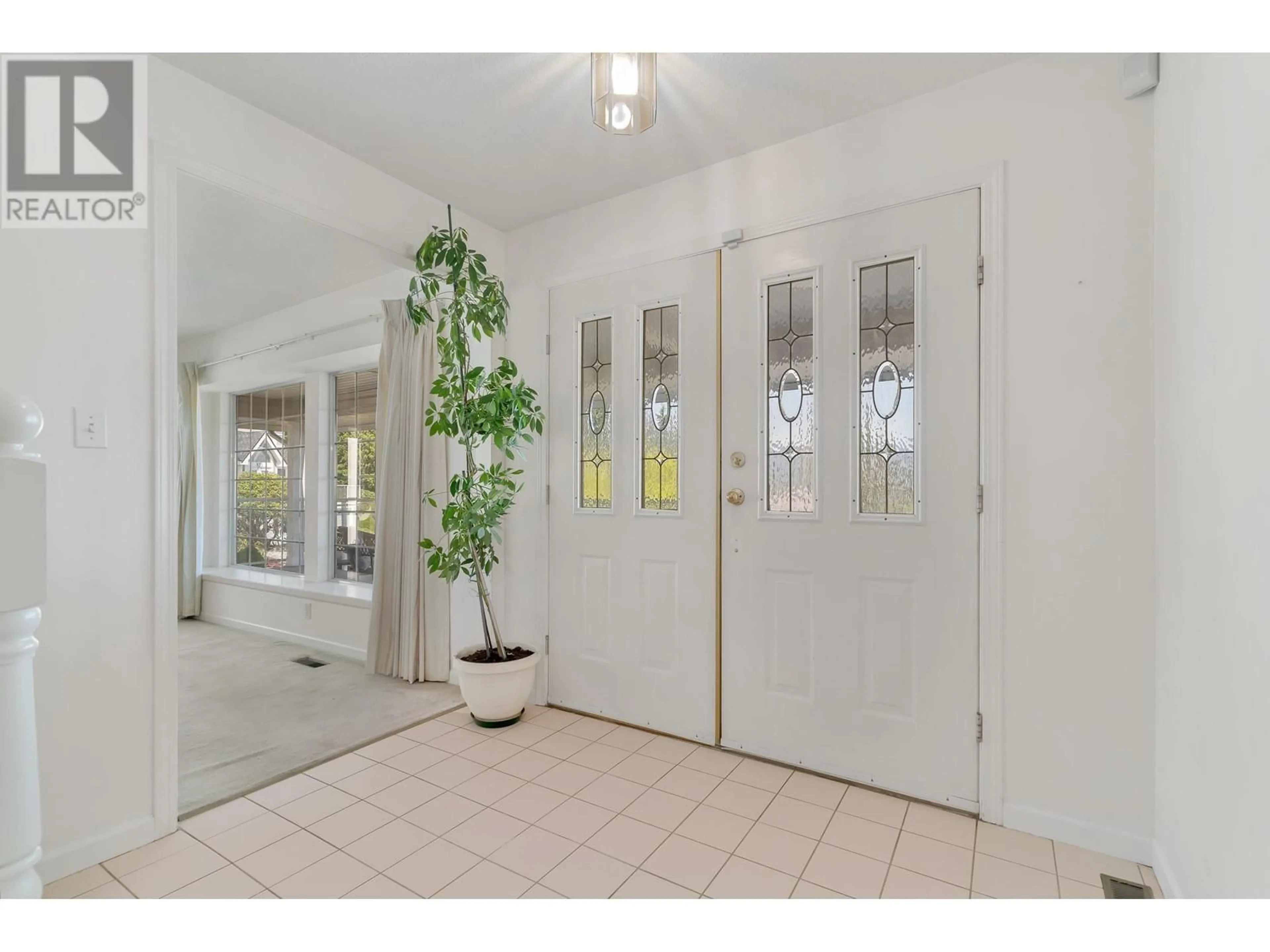 Indoor entryway for 575 CLEARWATER WAY, Coquitlam British Columbia V3C5W5