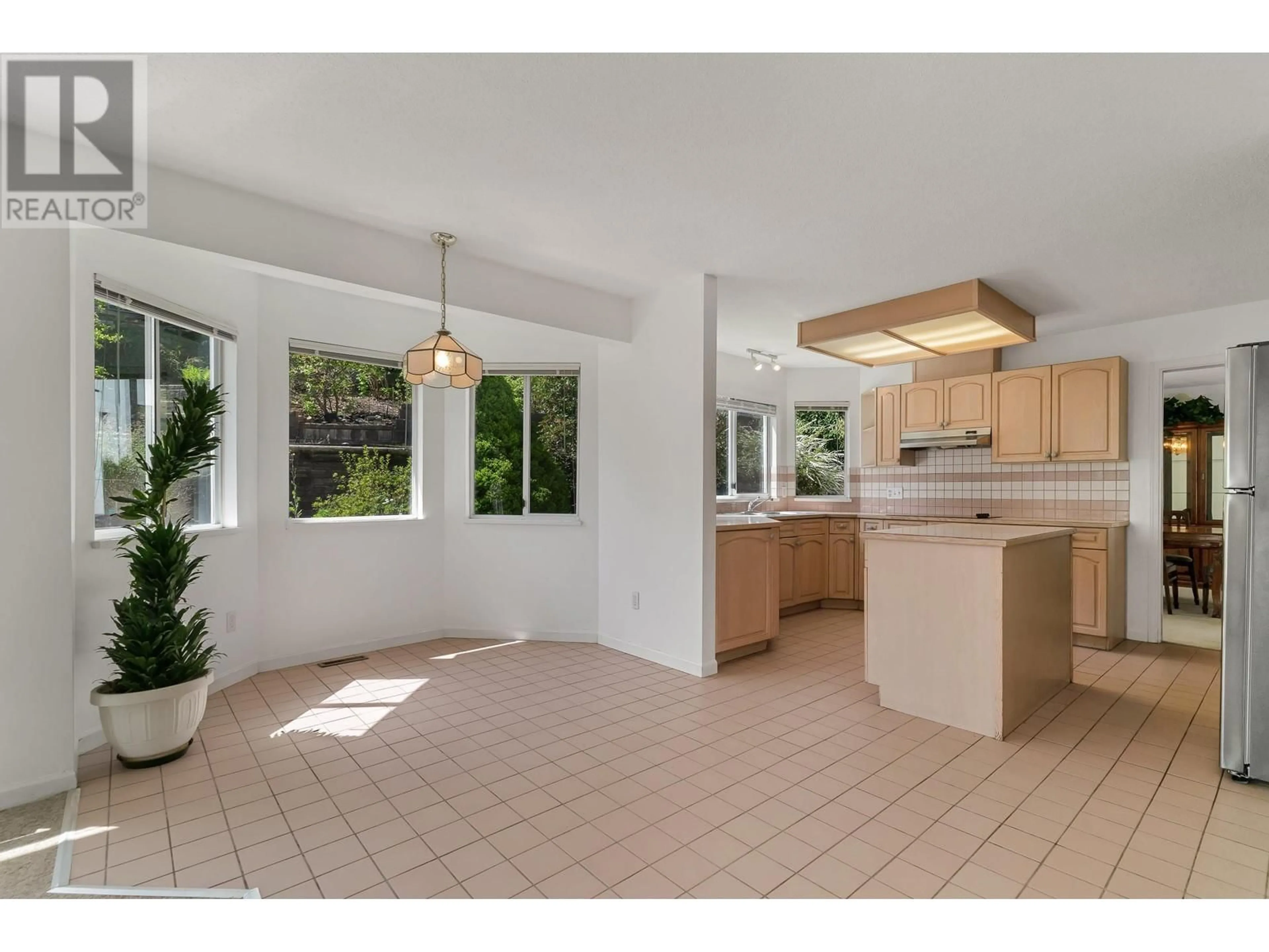 Open concept kitchen, ceramic/tile floor for 575 CLEARWATER WAY, Coquitlam British Columbia V3C5W5