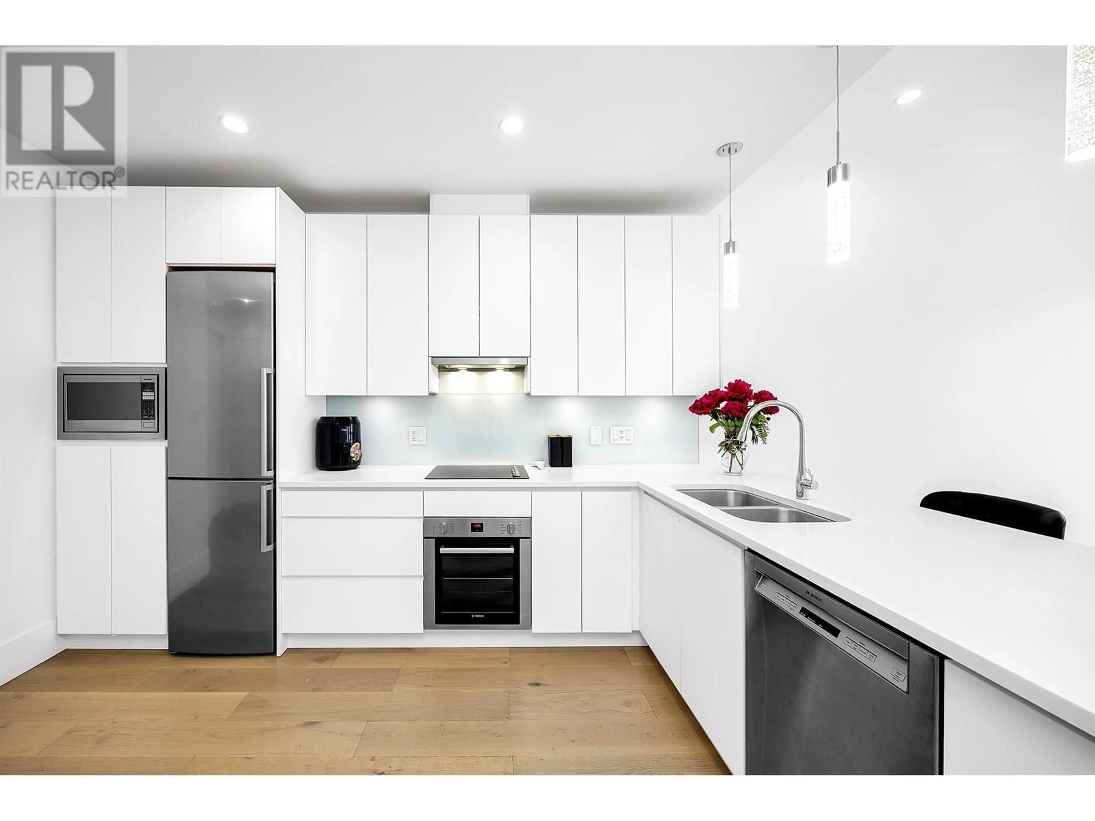 Contemporary kitchen, unknown for 105 - 1591 BOWSER AVENUE, North Vancouver British Columbia V7P2Y4