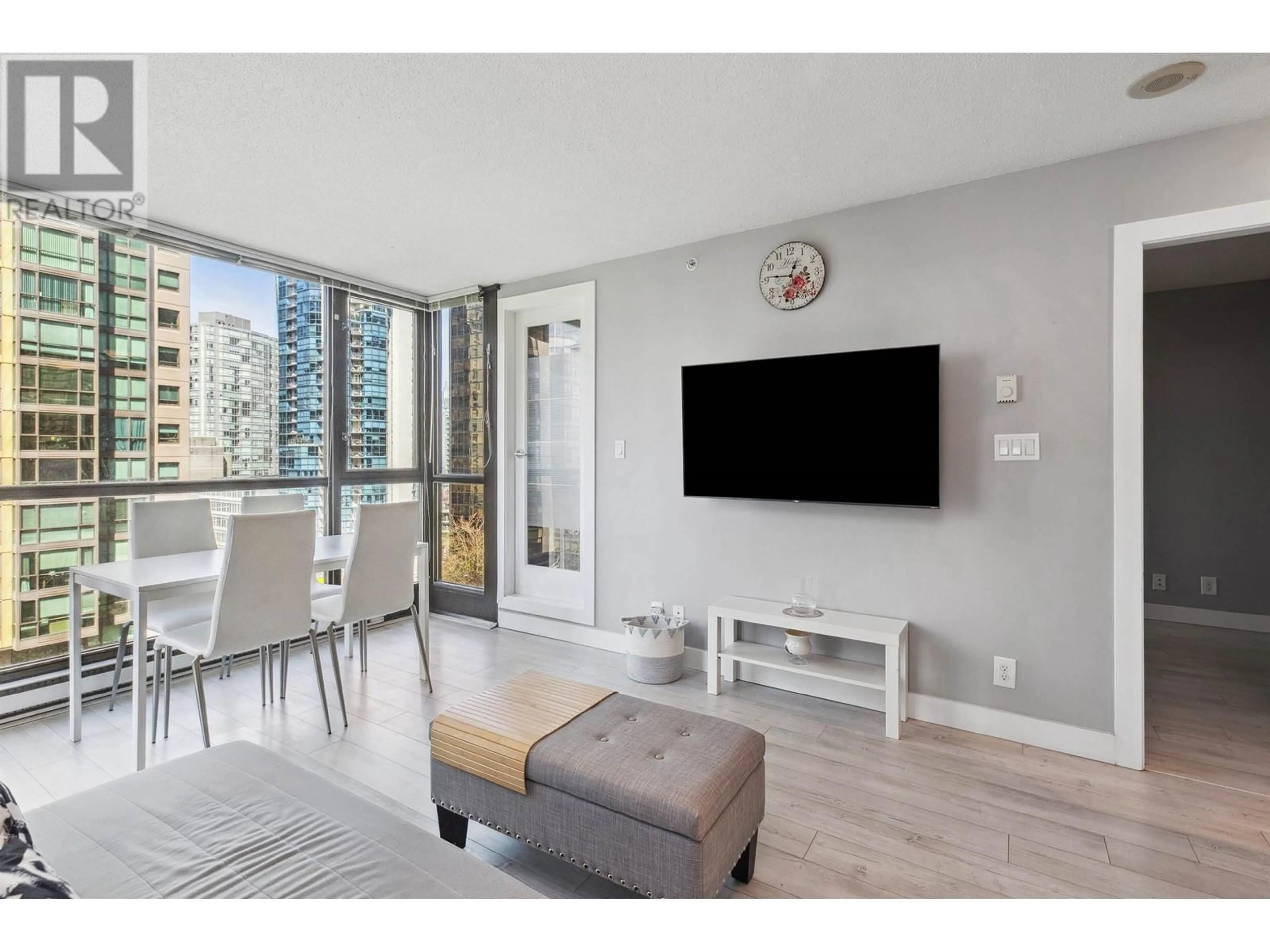 Living room with furniture, unknown for 607 - 1331 ALBERNI STREET, Vancouver British Columbia V6E4S1