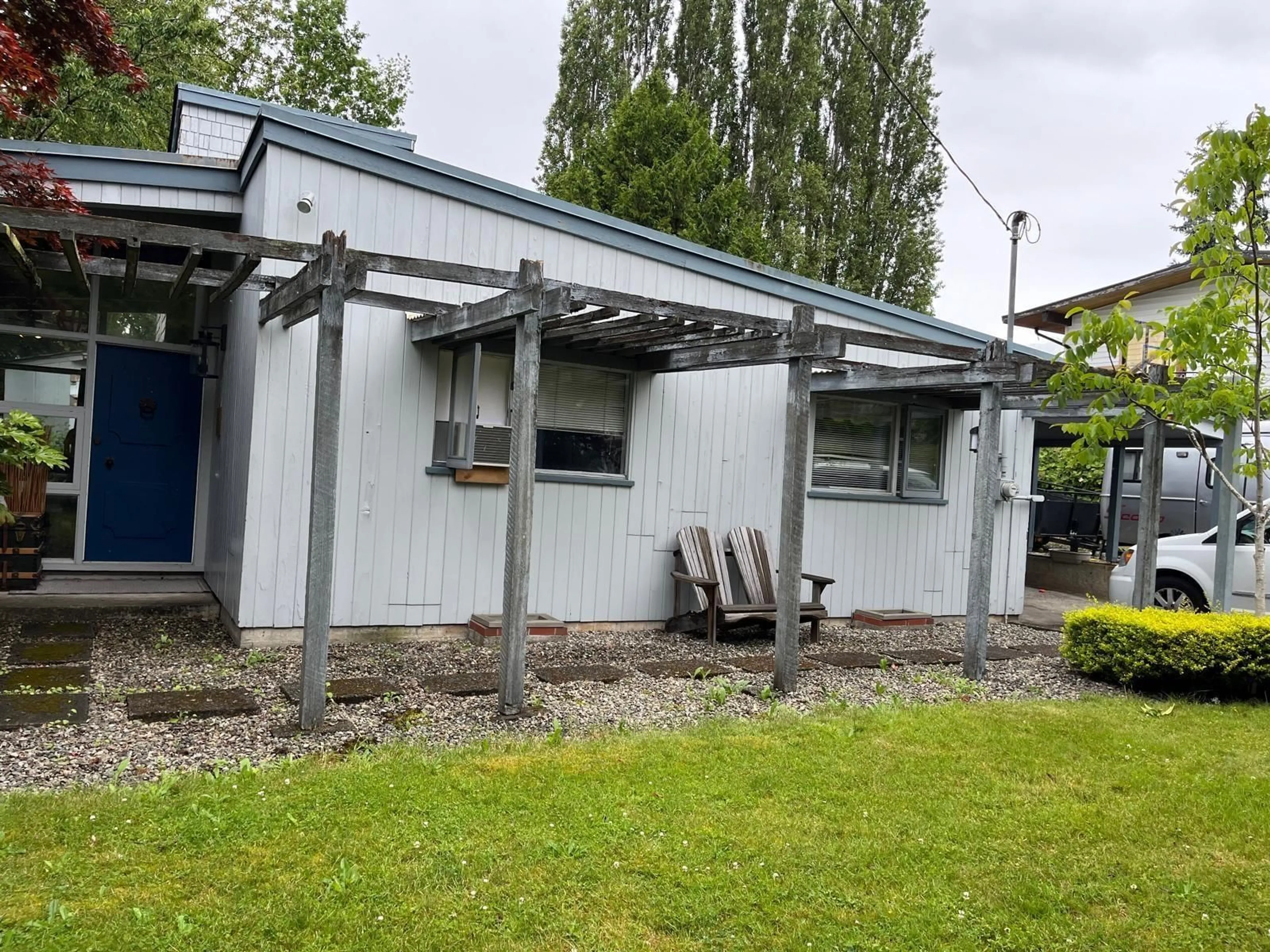 A pic from outside/outdoor area/front of a property/back of a property/a pic from drone, building for 5873 173, Surrey British Columbia V3S4A4