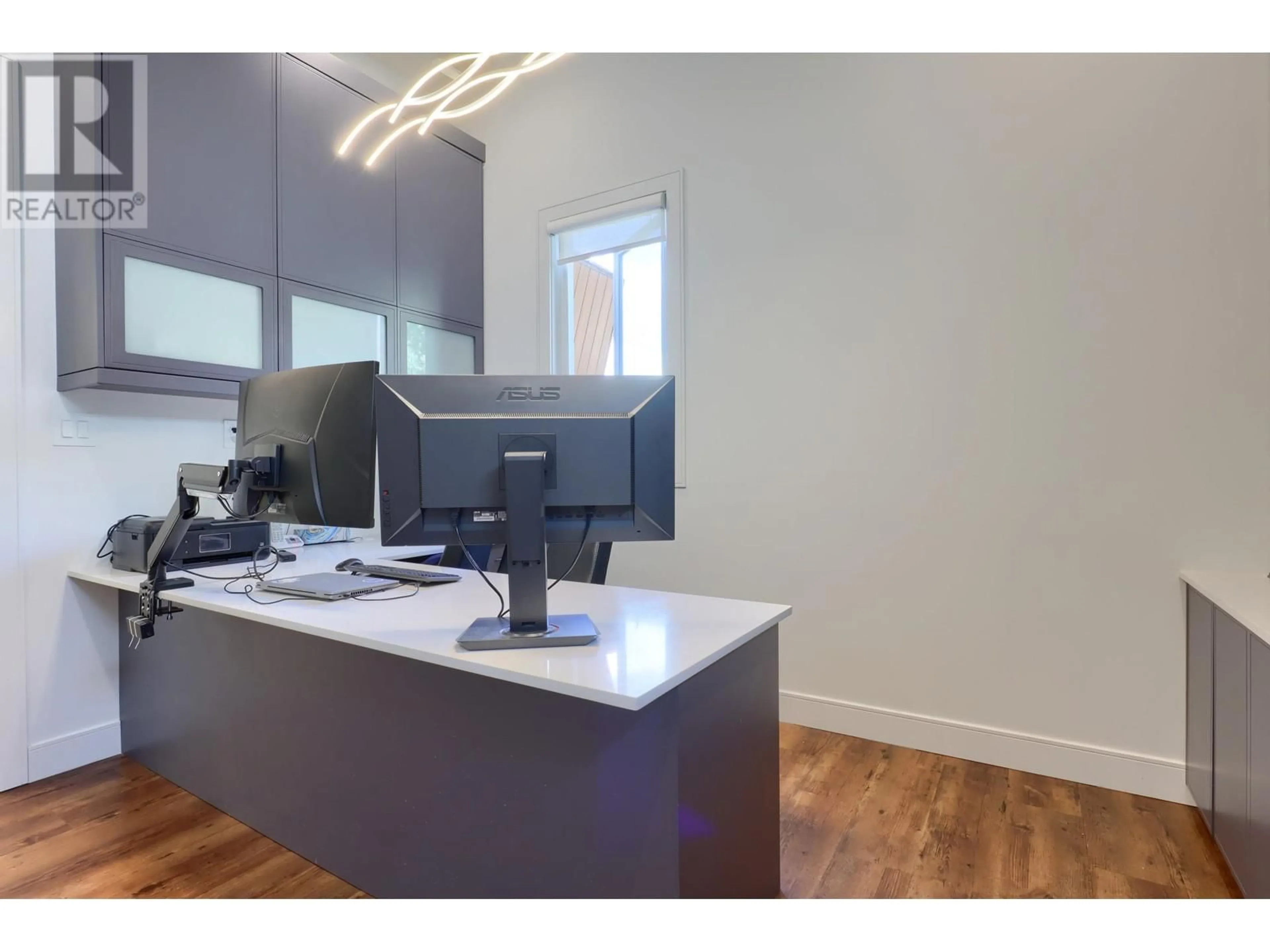 A pic of a room for 3580 PHILLIPS AVENUE, Burnaby British Columbia V5A2W7