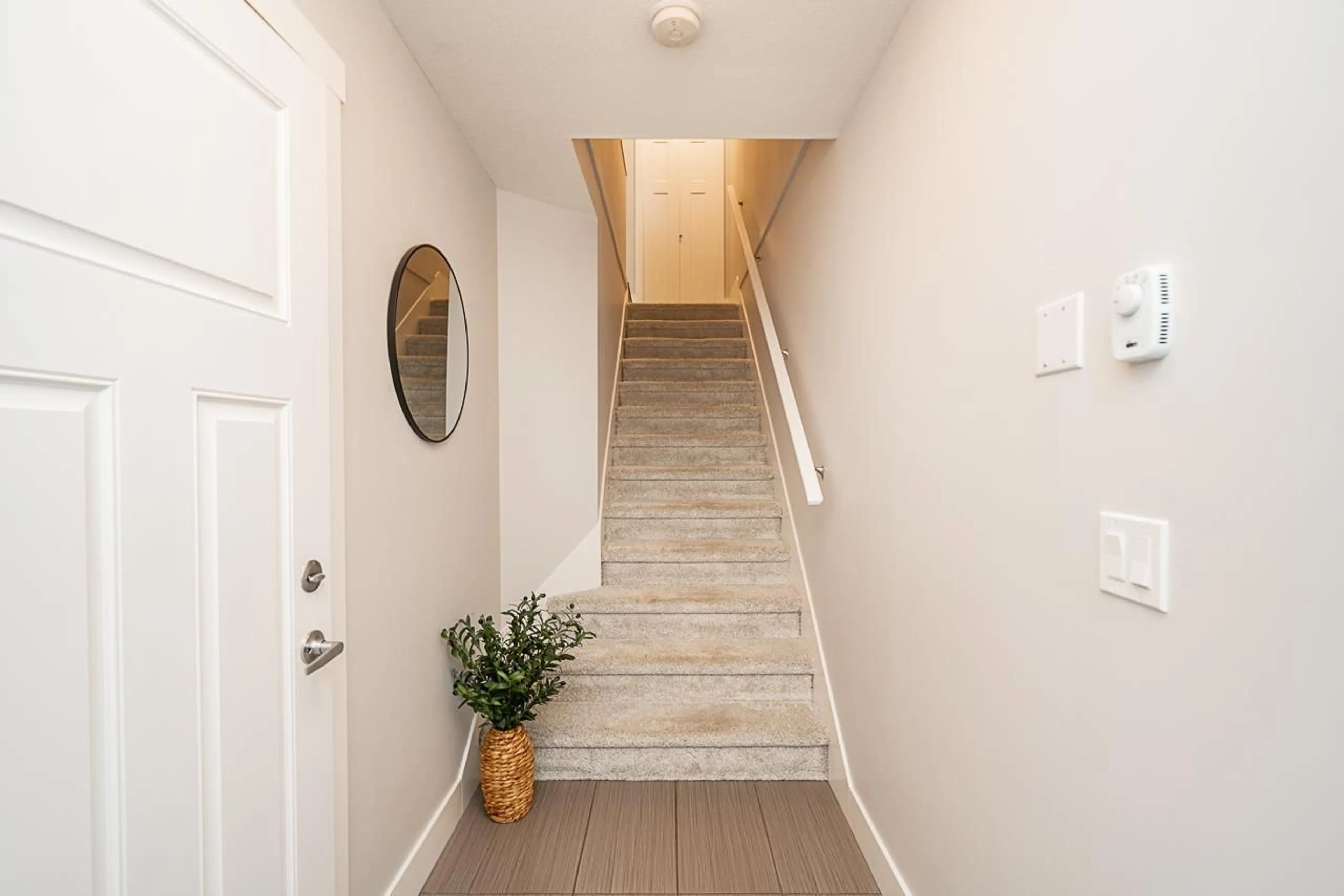 Indoor entryway for 25 - 7090 180, Surrey British Columbia V3S3T9
