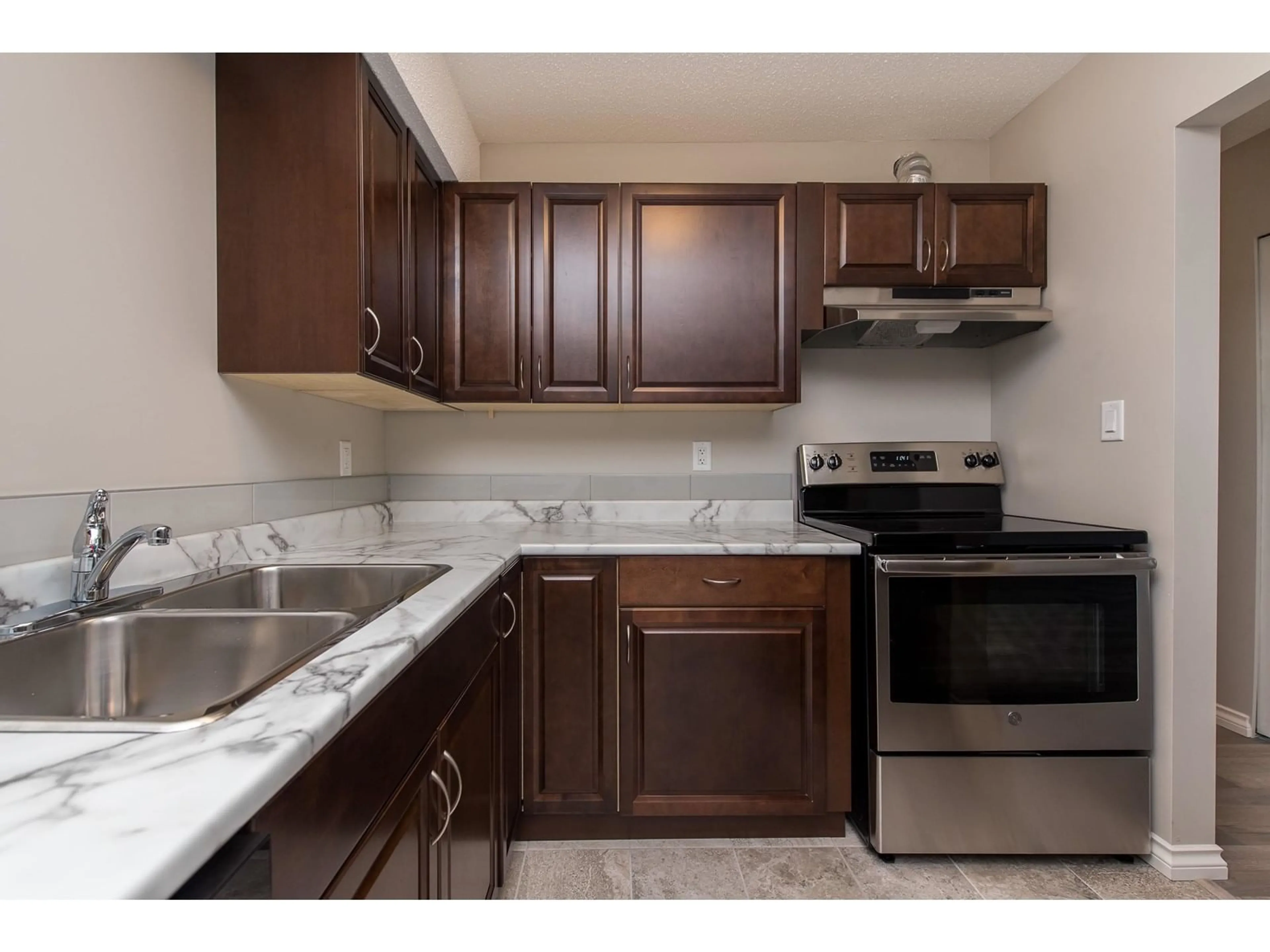 Standard kitchen, unknown for 121 - 45598 MCINTOSH DRIVE, Chilliwack British Columbia V2P7J3