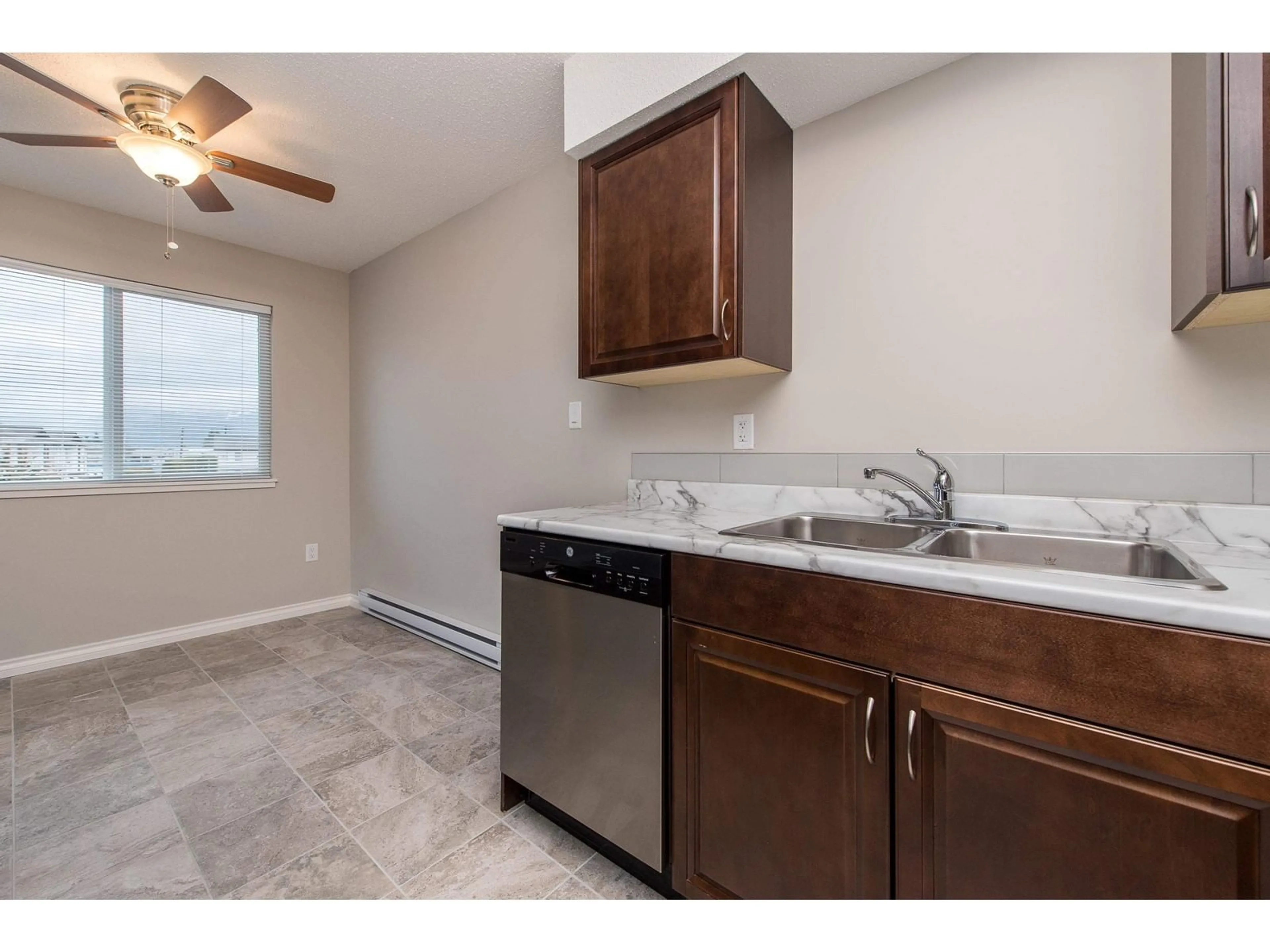Standard kitchen, unknown for 121 - 45598 MCINTOSH DRIVE, Chilliwack British Columbia V2P7J3