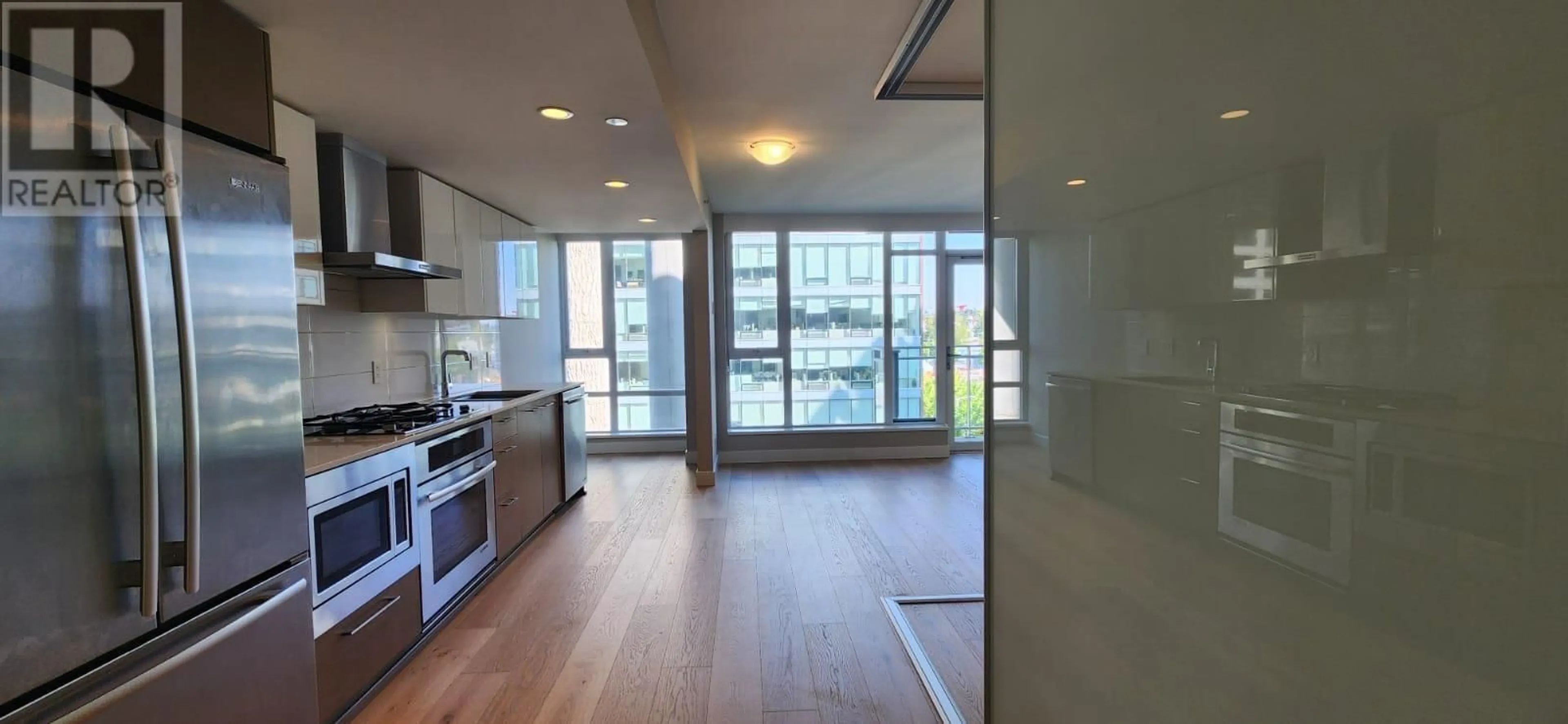 Open concept kitchen, wood/laminate floor for 701 - 1618 QUEBEC STREET, Vancouver British Columbia V6A0C5