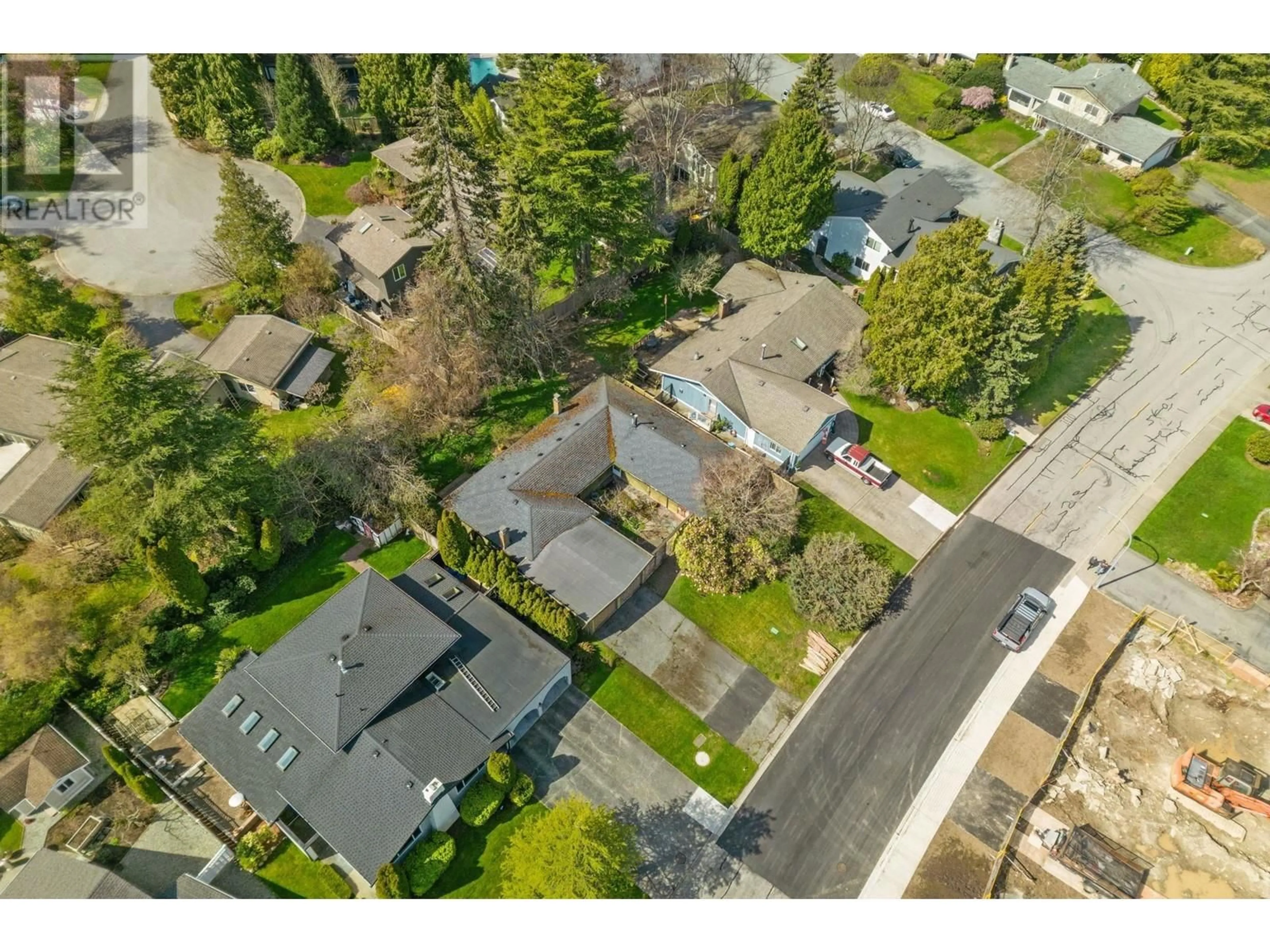 A pic from outside/outdoor area/front of a property/back of a property/a pic from drone, street for 463 MILSOM WYND, Delta British Columbia V4M2T3