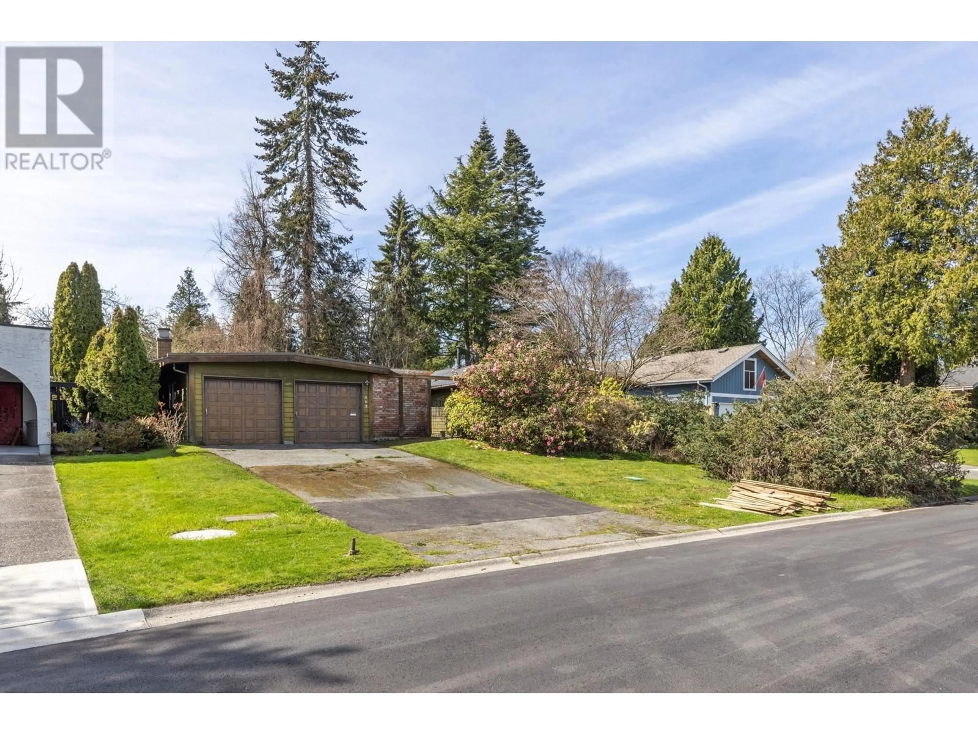 A pic from outside/outdoor area/front of a property/back of a property/a pic from drone, street for 463 MILSOM WYND, Delta British Columbia V4M2T3