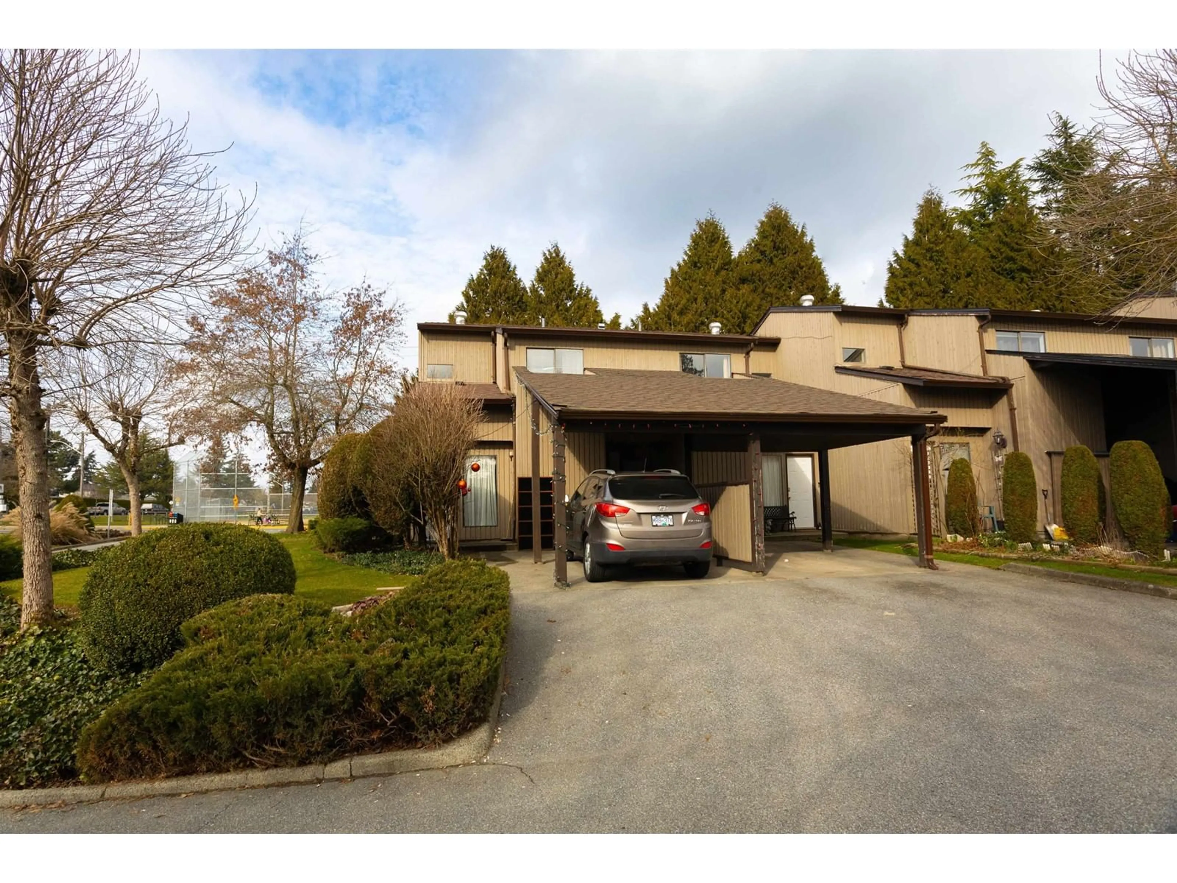 Unknown for 17 - 27044 32, Langley British Columbia V4W3S9