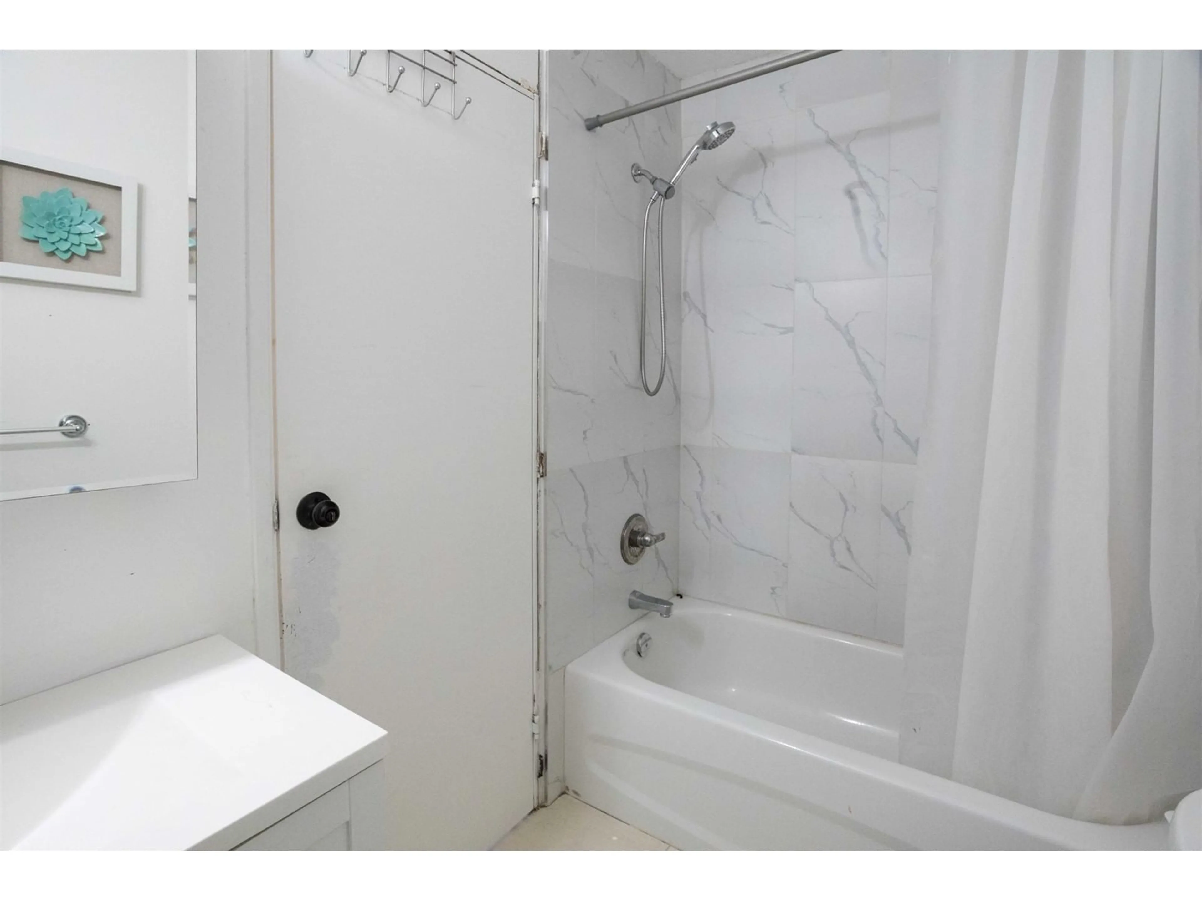 Standard bathroom, ceramic/tile floor for 17 - 27044 32, Langley British Columbia V4W3S9