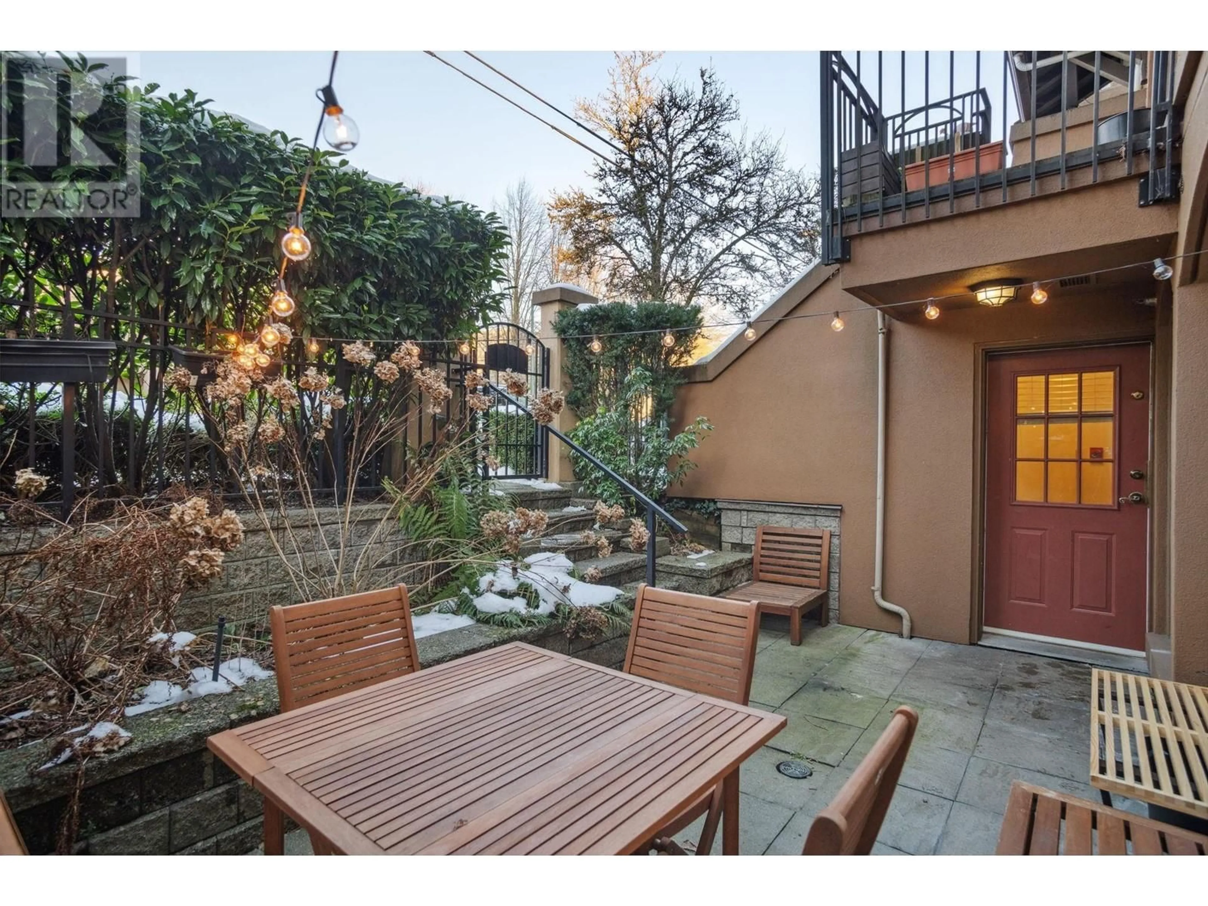 Patio, street for 3076 4TH AVENUE, Vancouver British Columbia V6K1R4