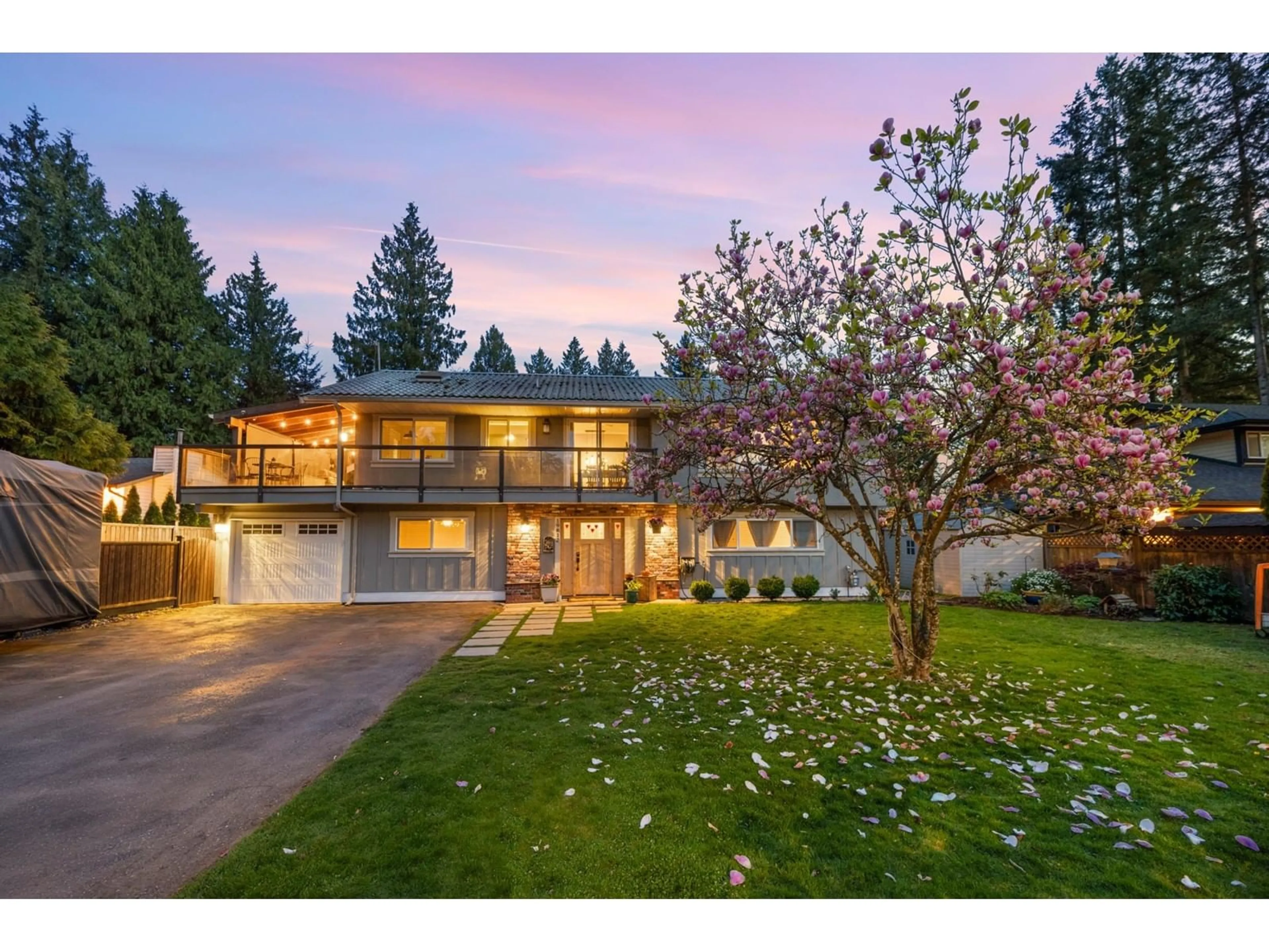 A pic from outside/outdoor area/front of a property/back of a property/a pic from drone, unknown for 19812 40A, Langley British Columbia V3A2Y4