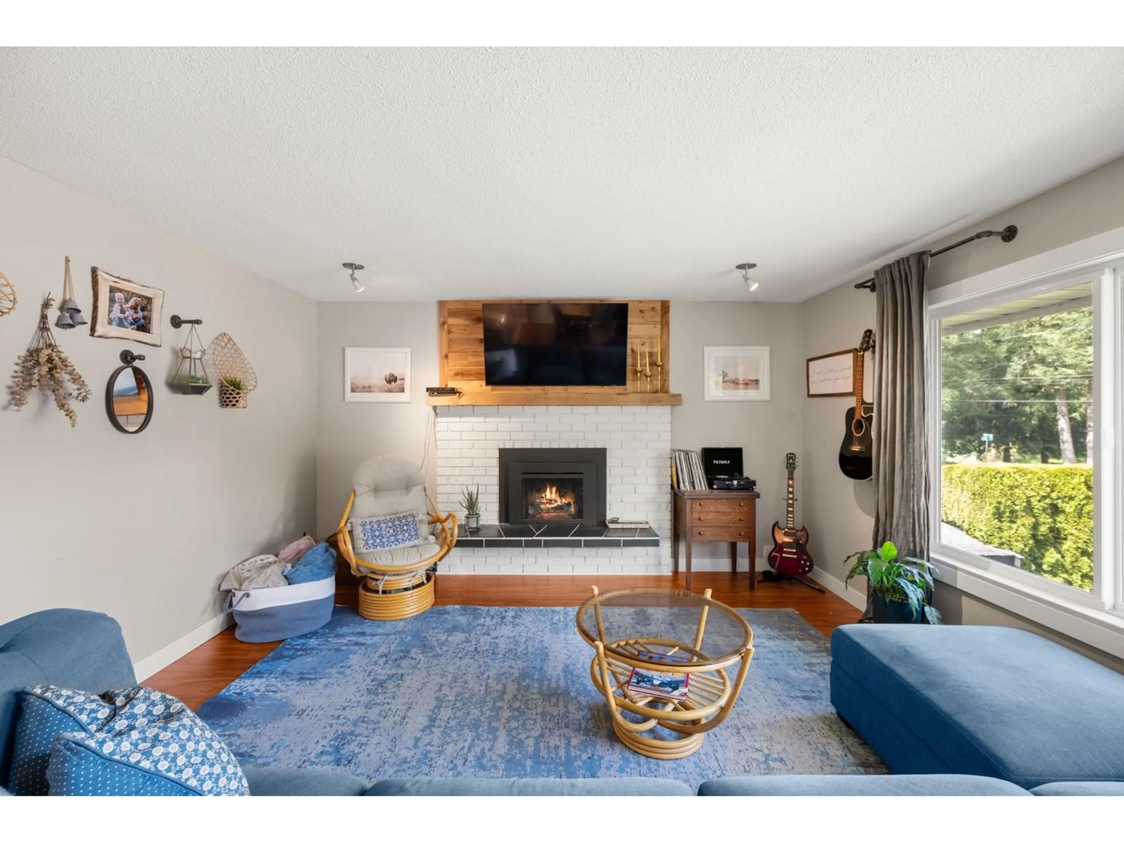 Living room with furniture, unknown for 19812 40A, Langley British Columbia V3A2Y4
