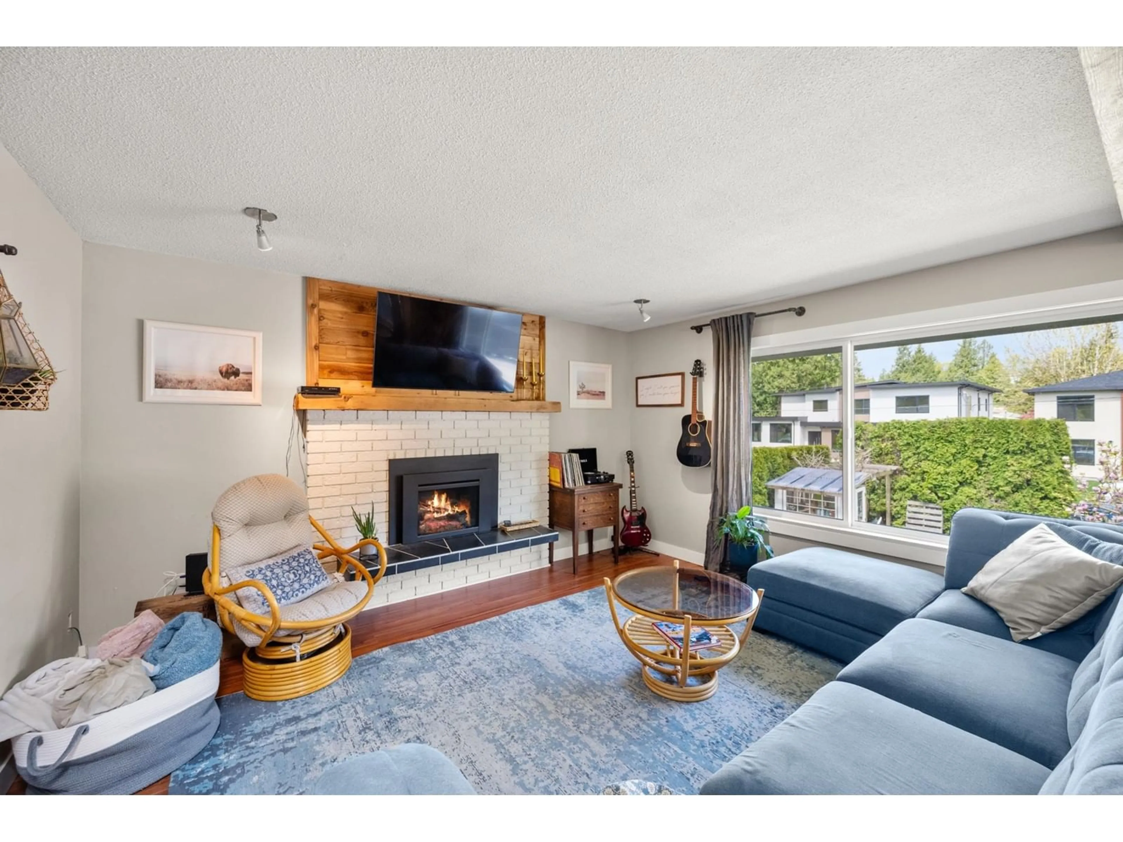 Living room with furniture, unknown for 19812 40A, Langley British Columbia V3A2Y4