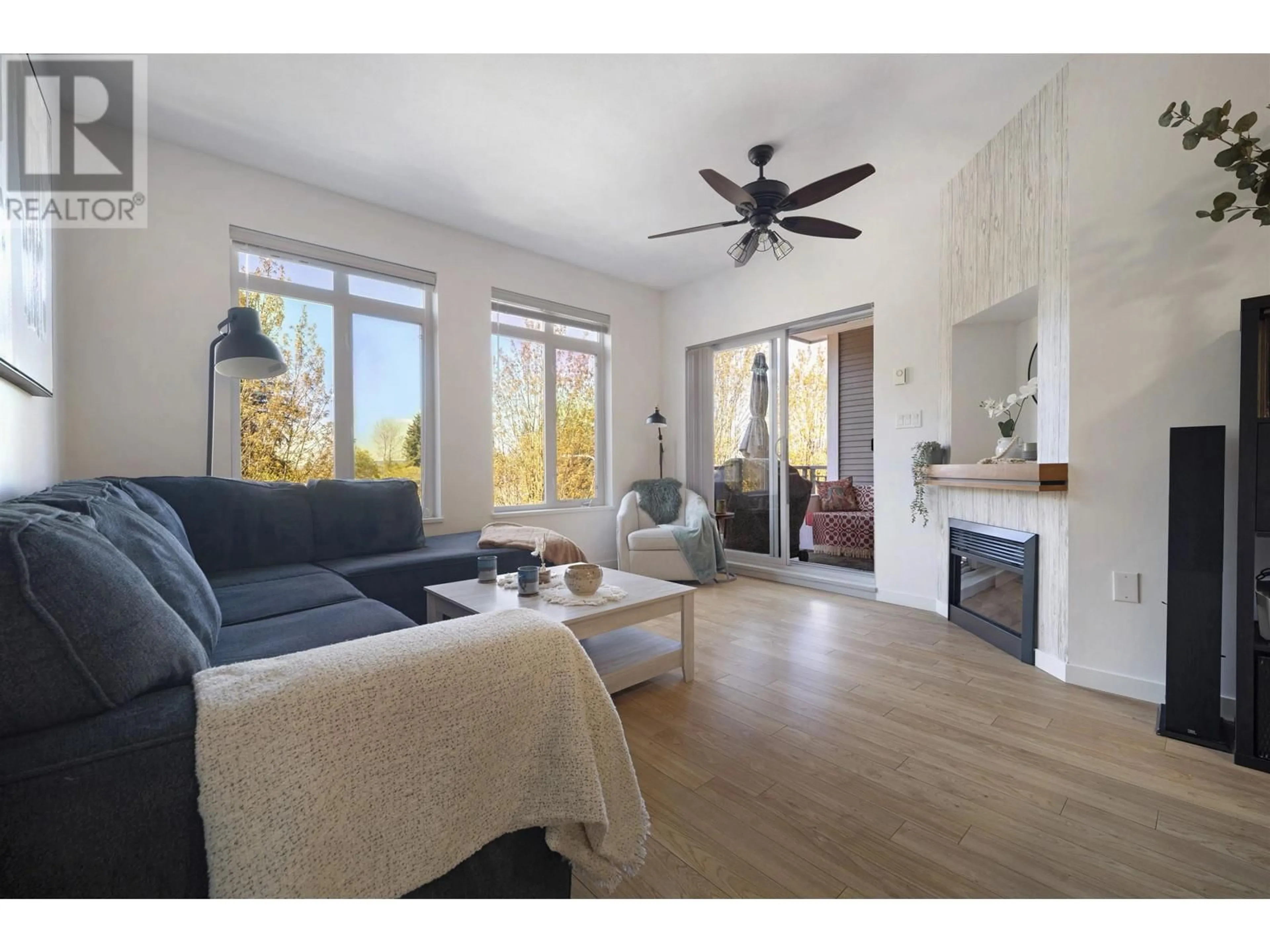 Living room with furniture, wood/laminate floor for 323 - 12350 HARRIS ROAD, Pitt Meadows British Columbia V3Y0C5