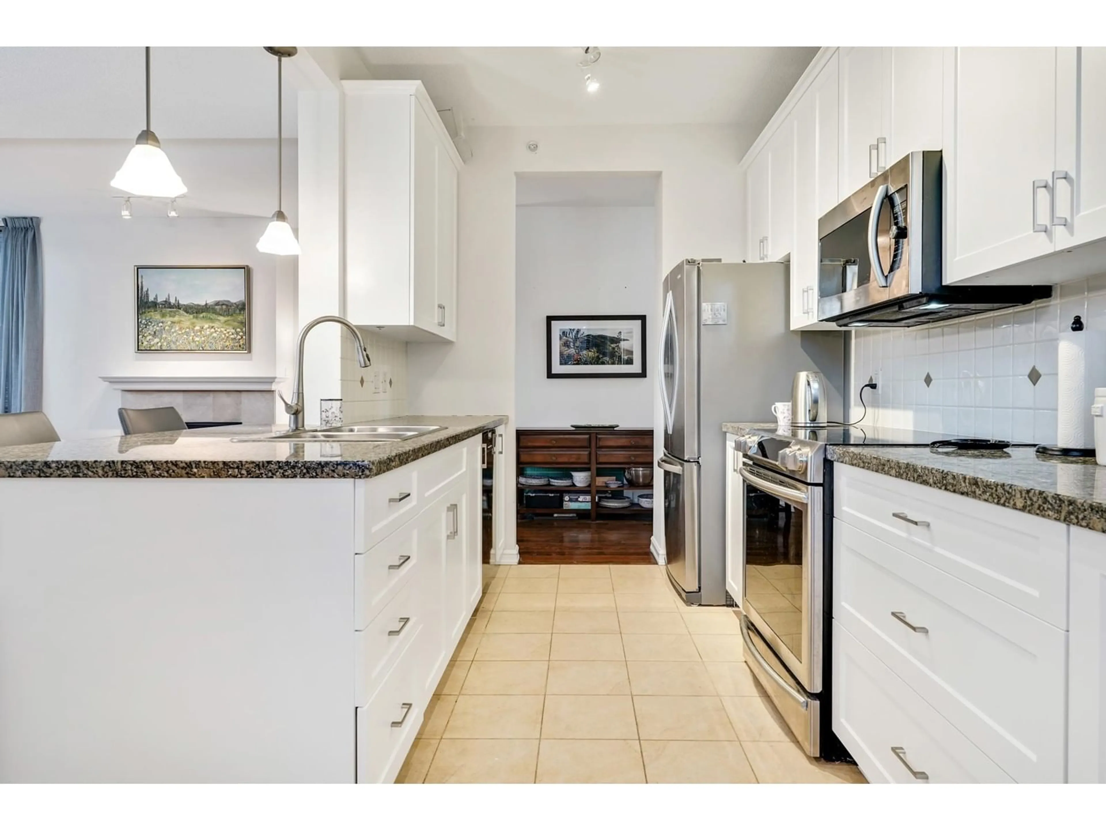 Unknown for 102 - 1580 MARTIN, White Rock British Columbia V4B5M3