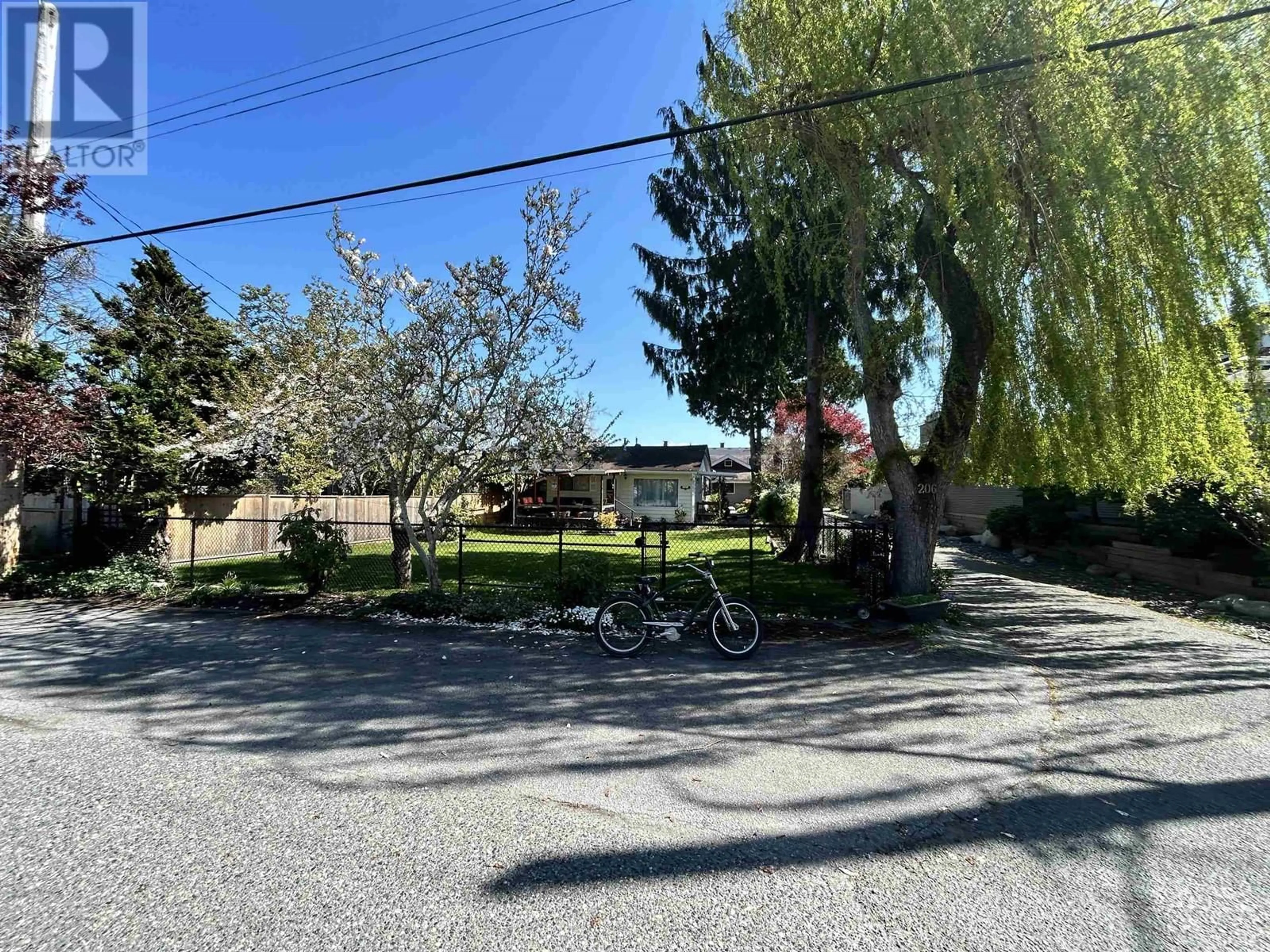 A pic from outside/outdoor area/front of a property/back of a property/a pic from drone, street for 206 66A STREET, Delta British Columbia V4L1M5