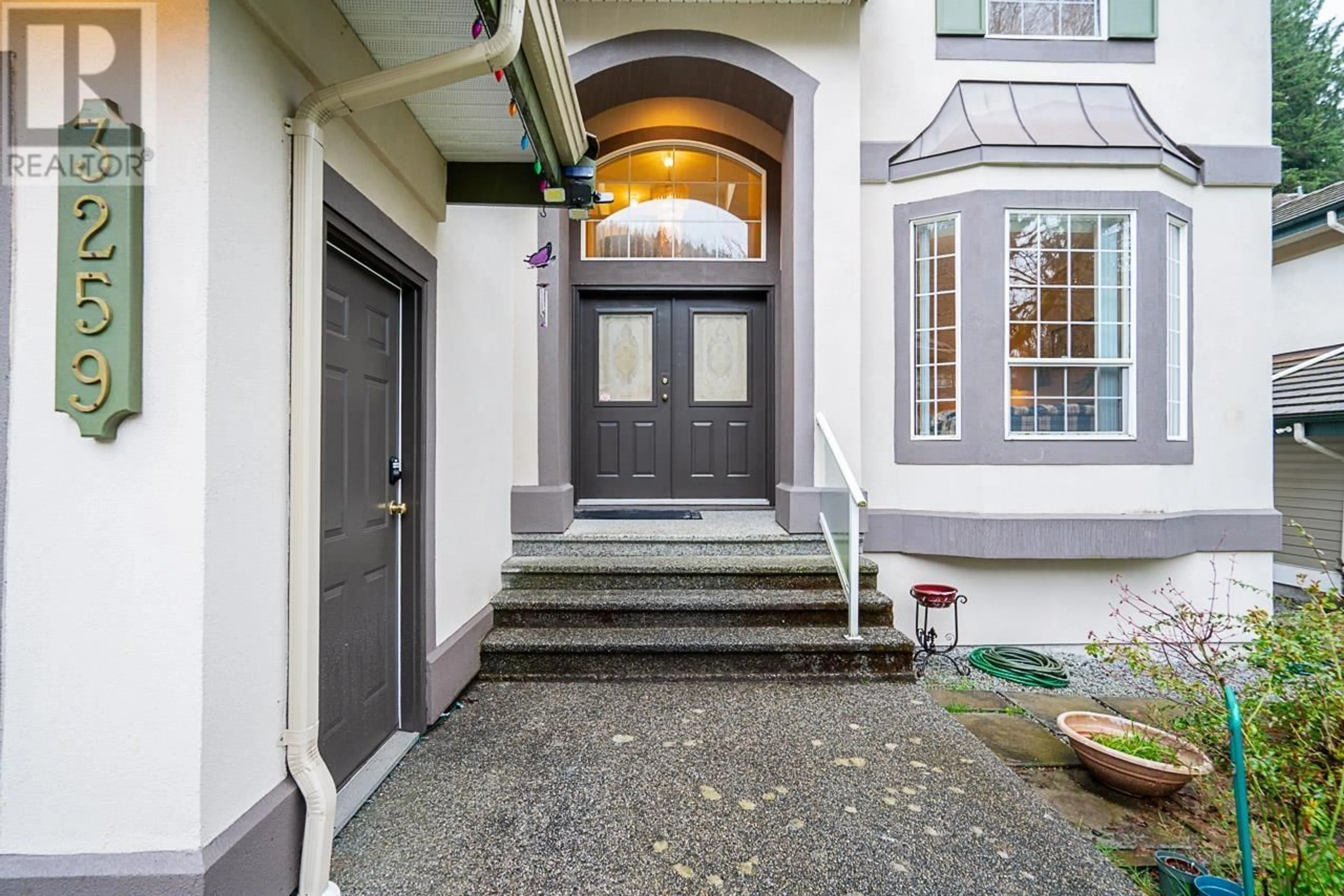 Indoor entryway for 3259 PINEHURST PLACE, Coquitlam British Columbia V3E3K3
