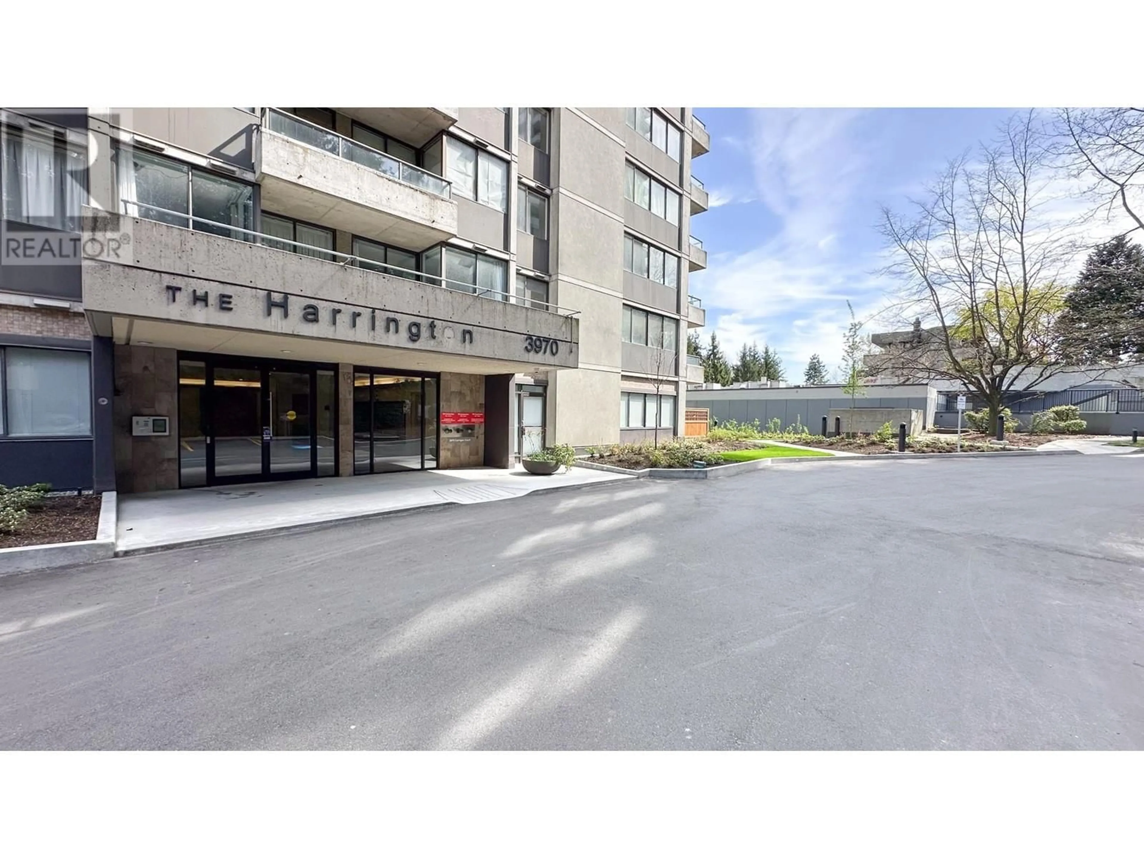 Indoor foyer for 204 - 3970 CARRIGAN COURT, Burnaby British Columbia V3N4S5