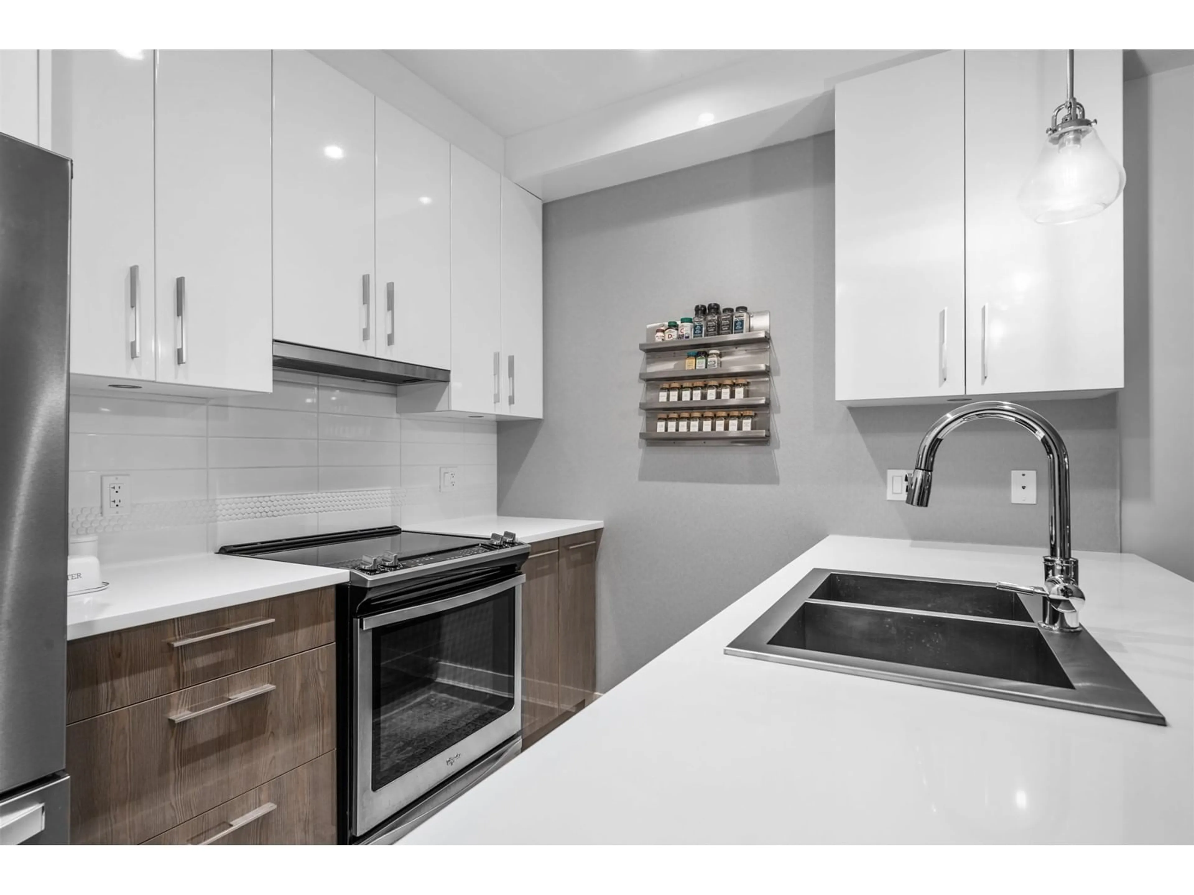Standard kitchen, unknown for 113 - 20829 77A, Langley British Columbia V2Y0Y5