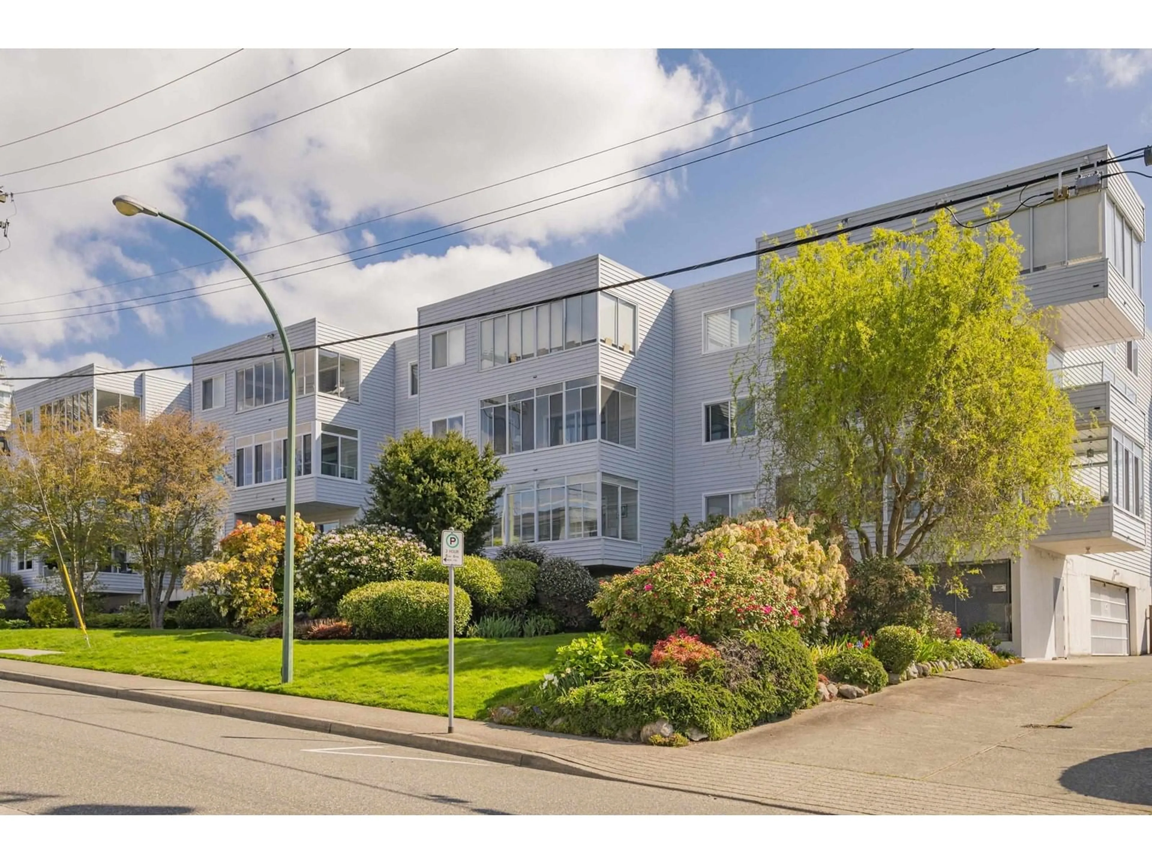 A pic from outside/outdoor area/front of a property/back of a property/a pic from drone, street for 207 - 1354 WINTER, White Rock British Columbia V4B3Y1