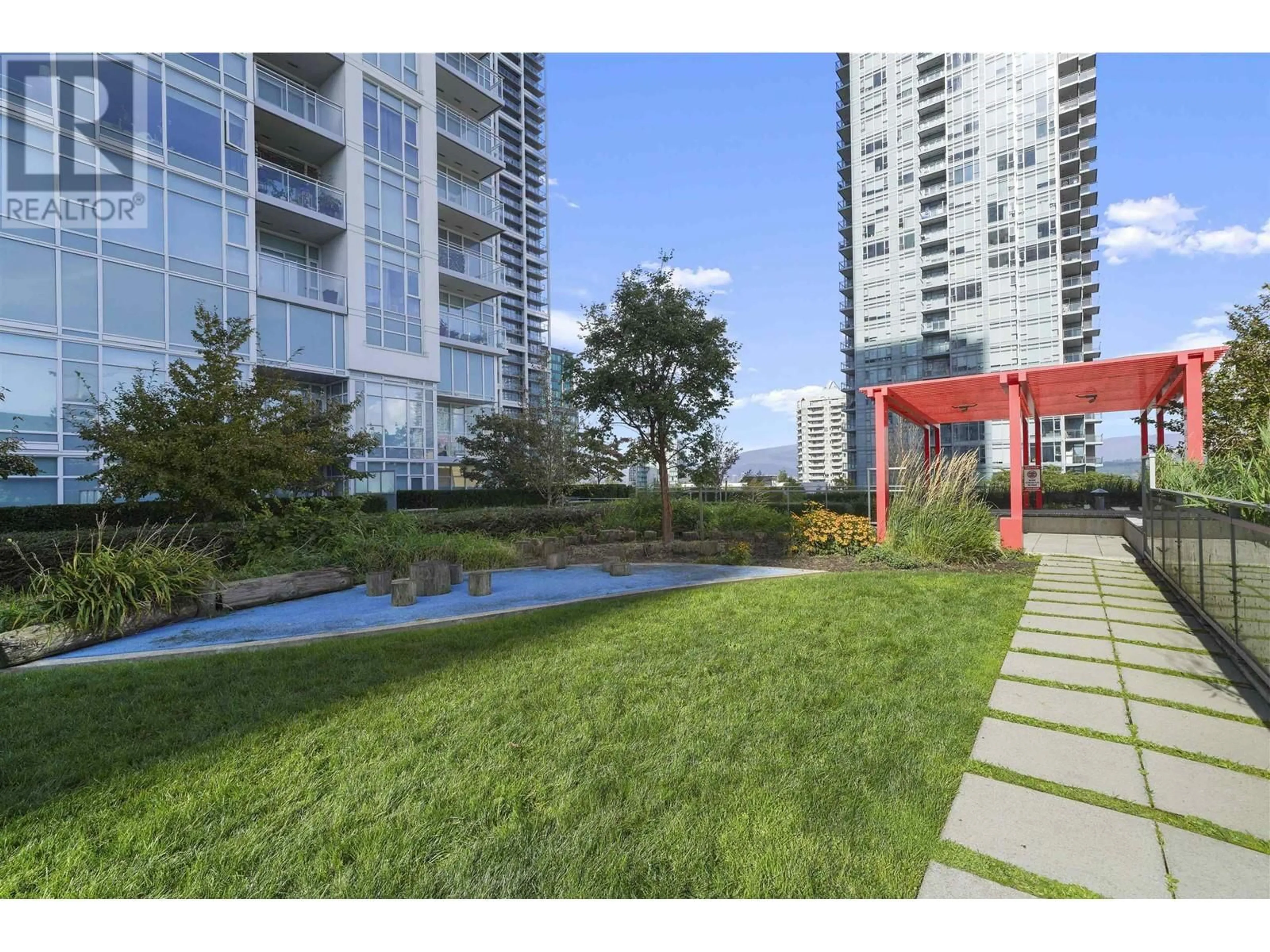 Patio, street for 3810 - 4670 ASSEMBLY WAY, Burnaby British Columbia V5H0H3