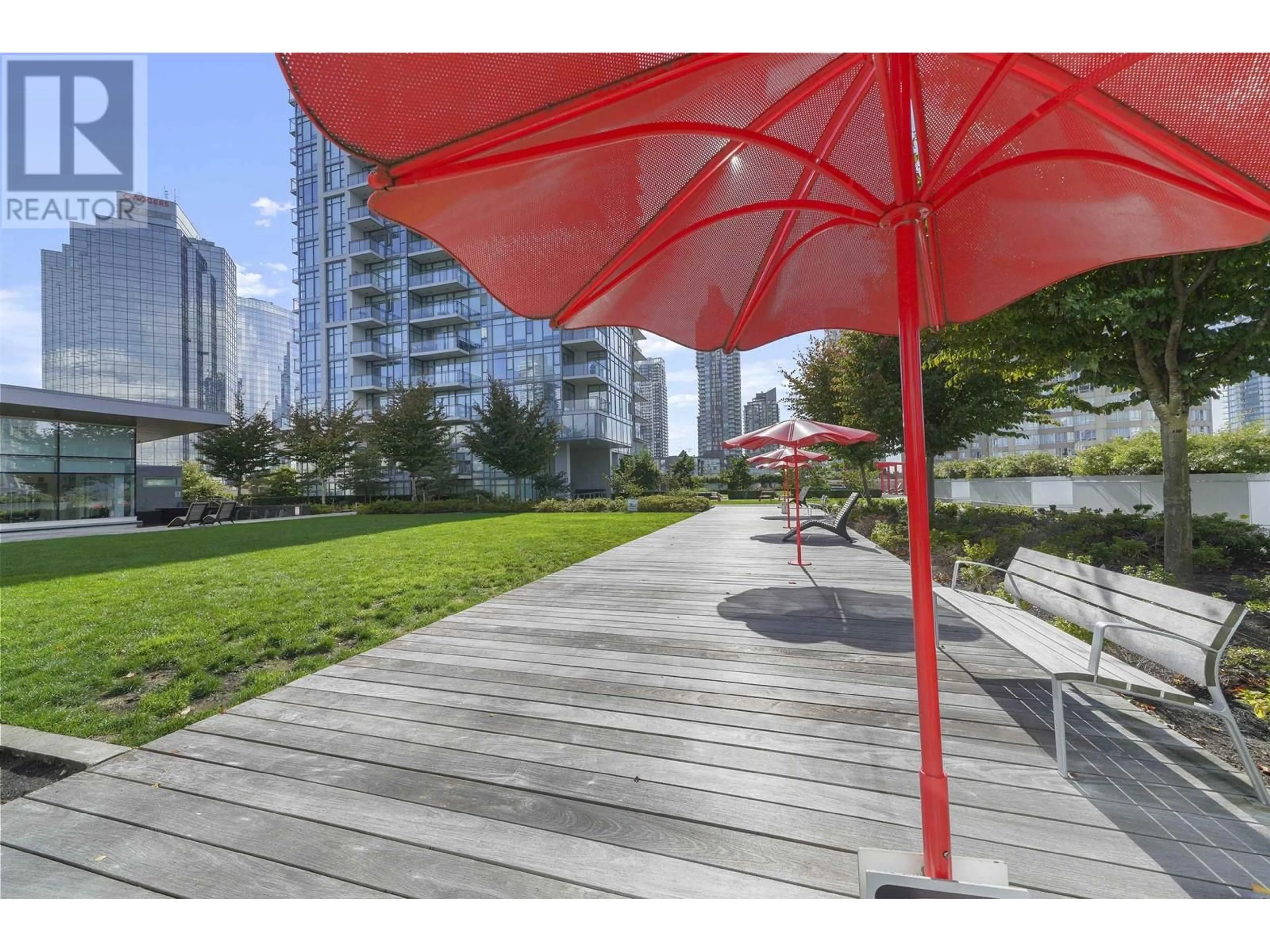 Patio, street for 3810 - 4670 ASSEMBLY WAY, Burnaby British Columbia V5H0H3