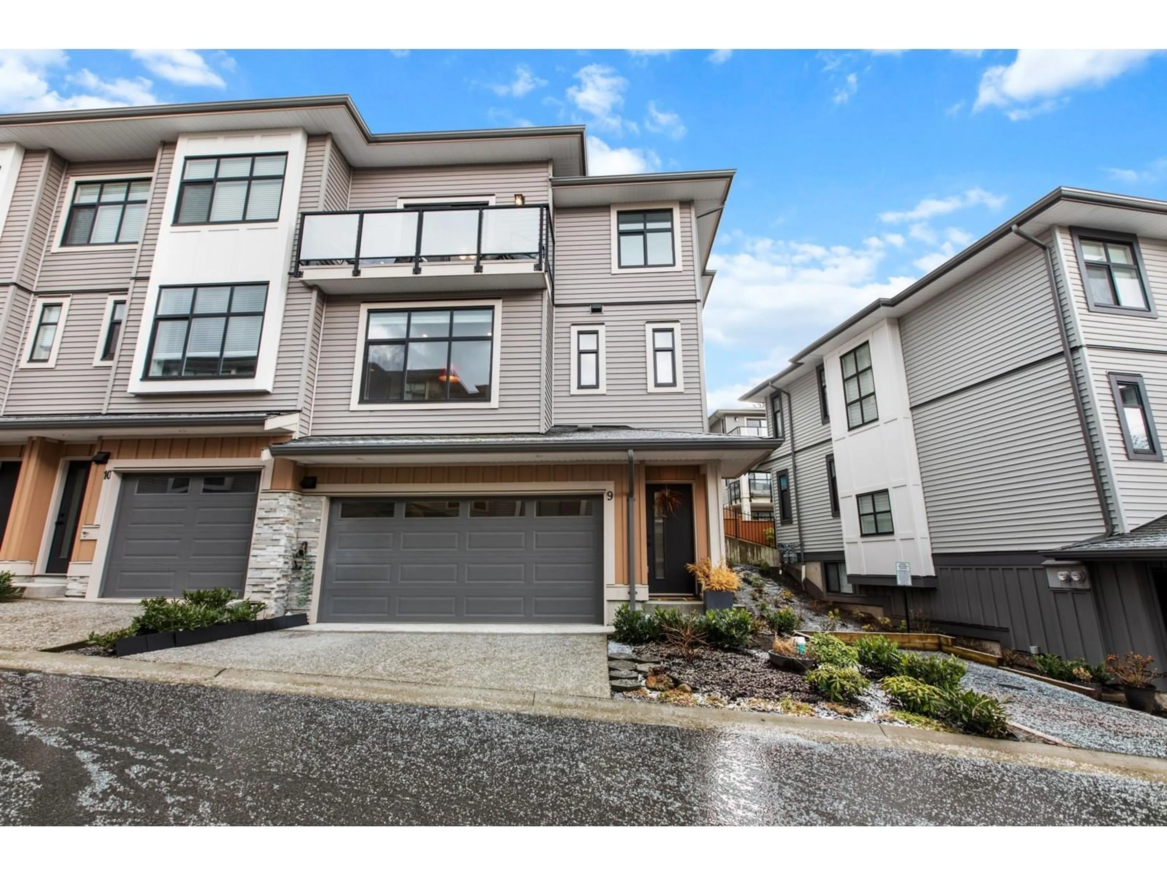 Unknown for 9 - 35810 MCKEE, Abbotsford British Columbia V3G0H9